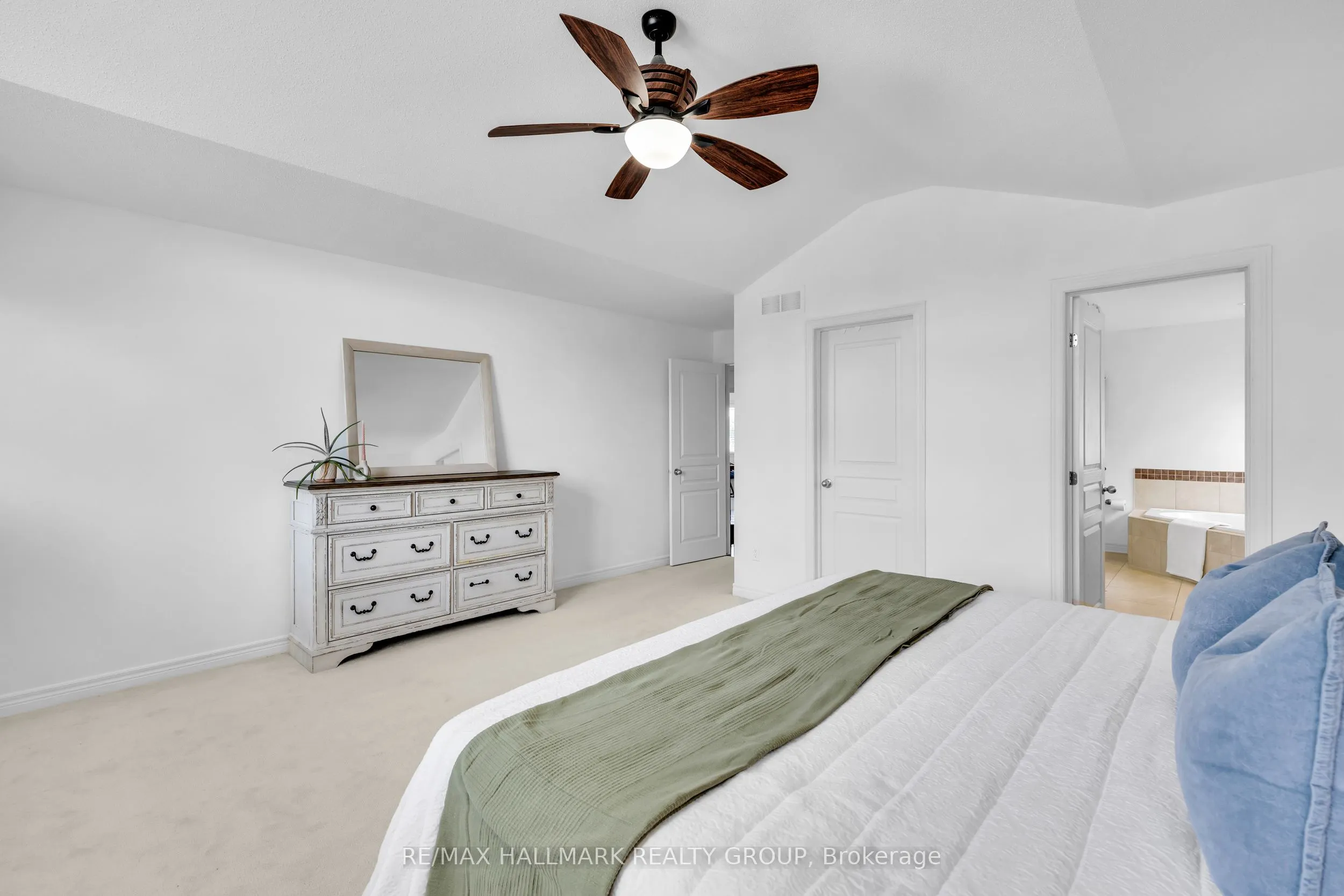 451 LANDSWOOD Way