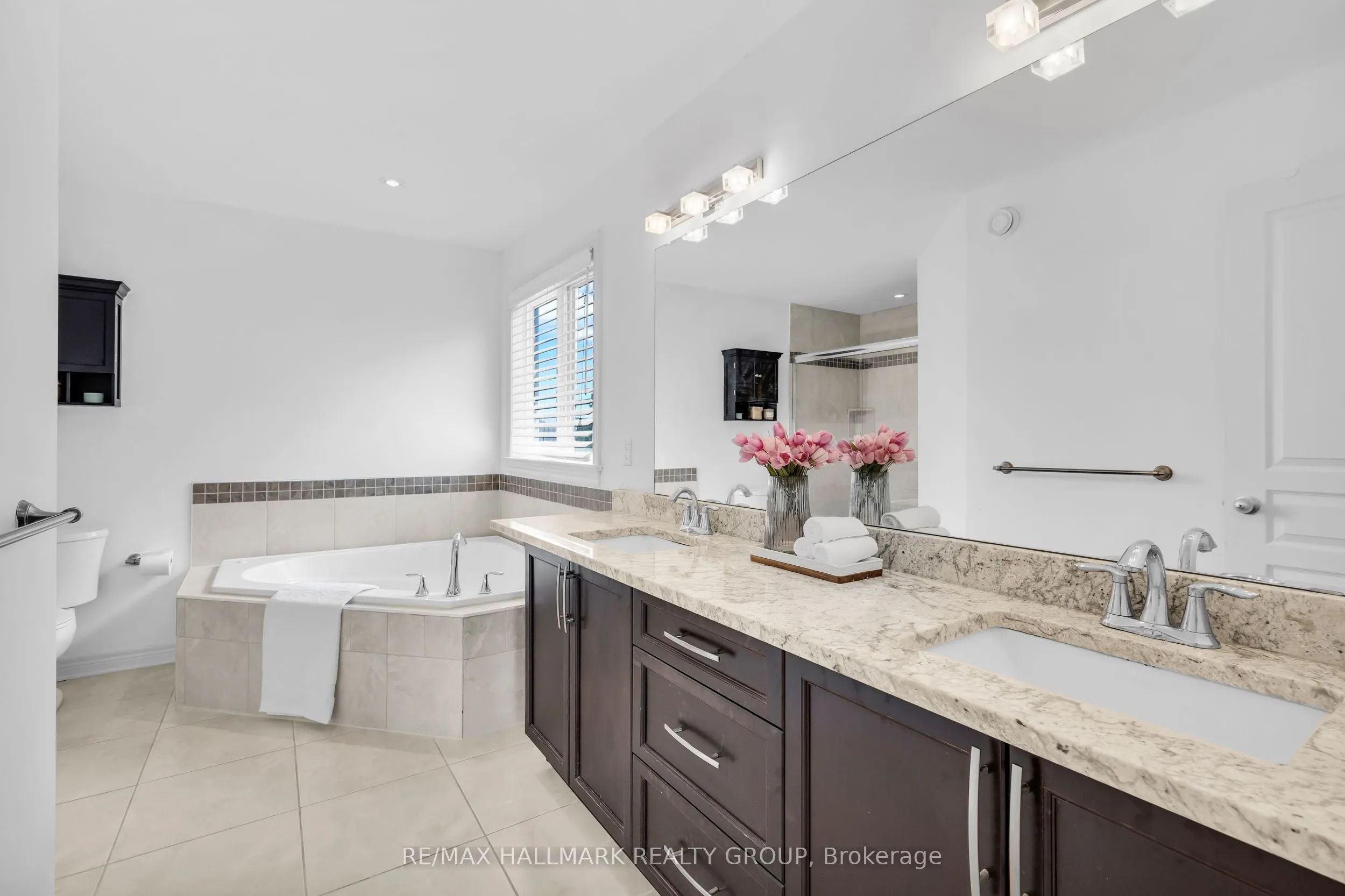 451 LANDSWOOD Way