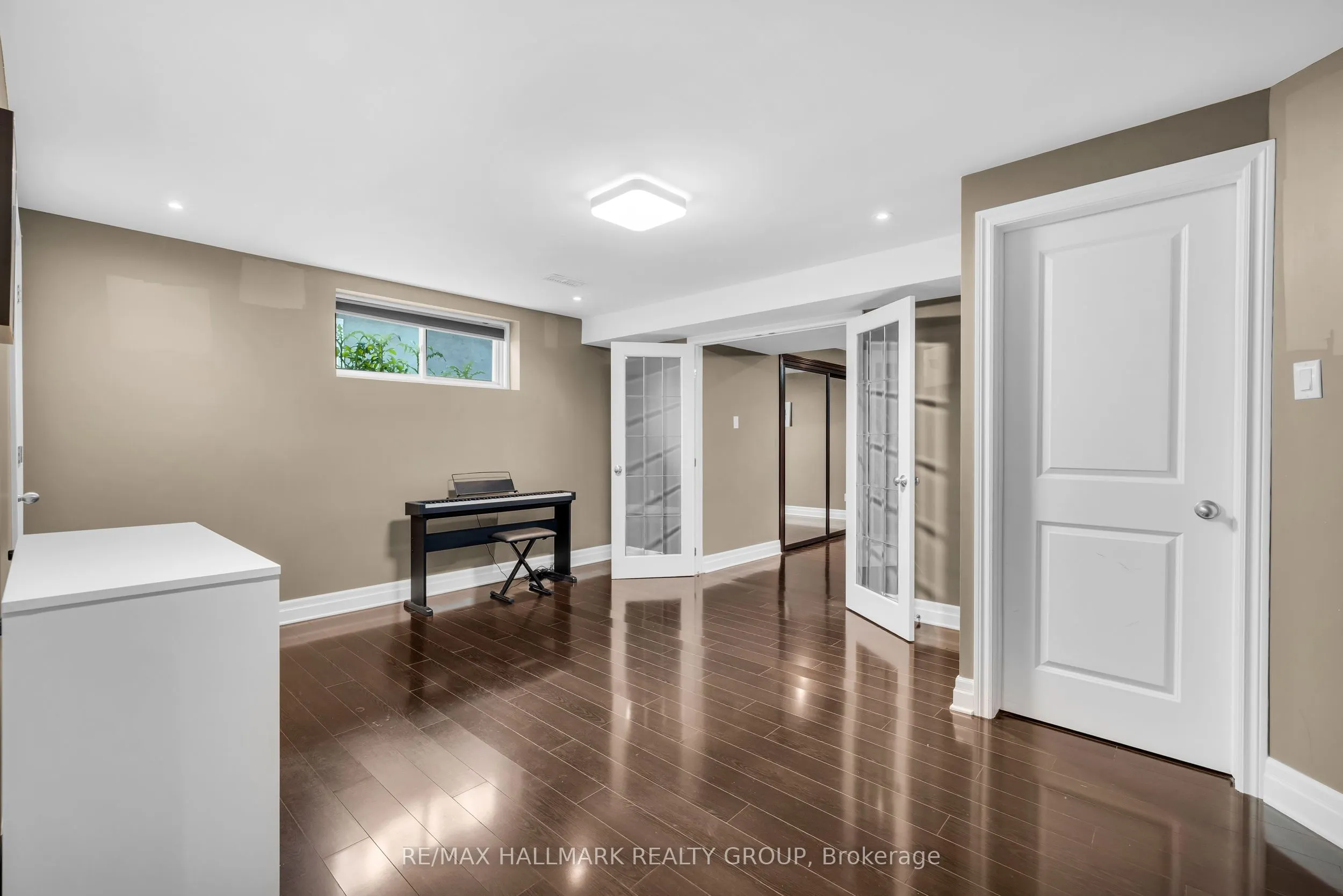 451 LANDSWOOD Way