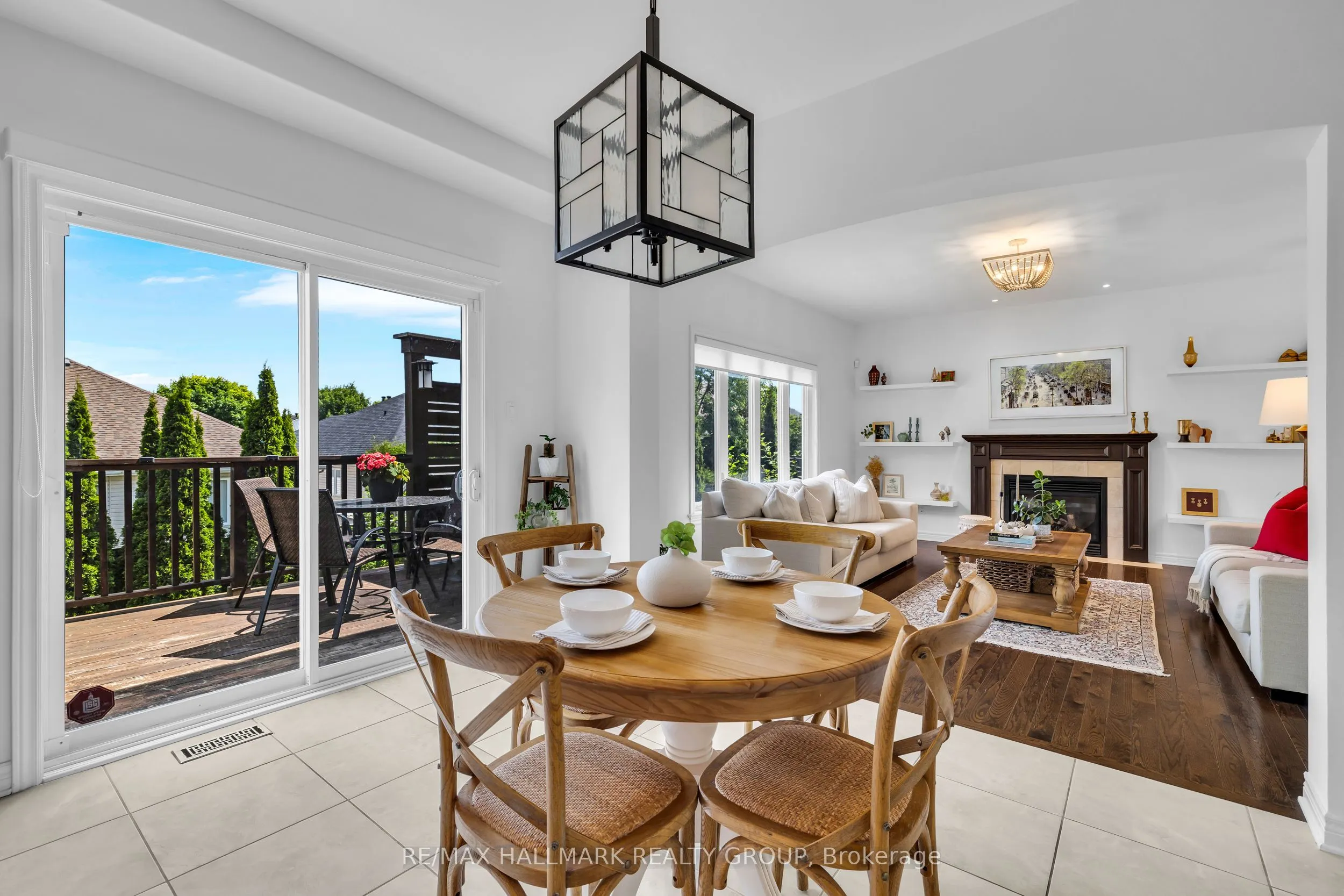 451 LANDSWOOD Way