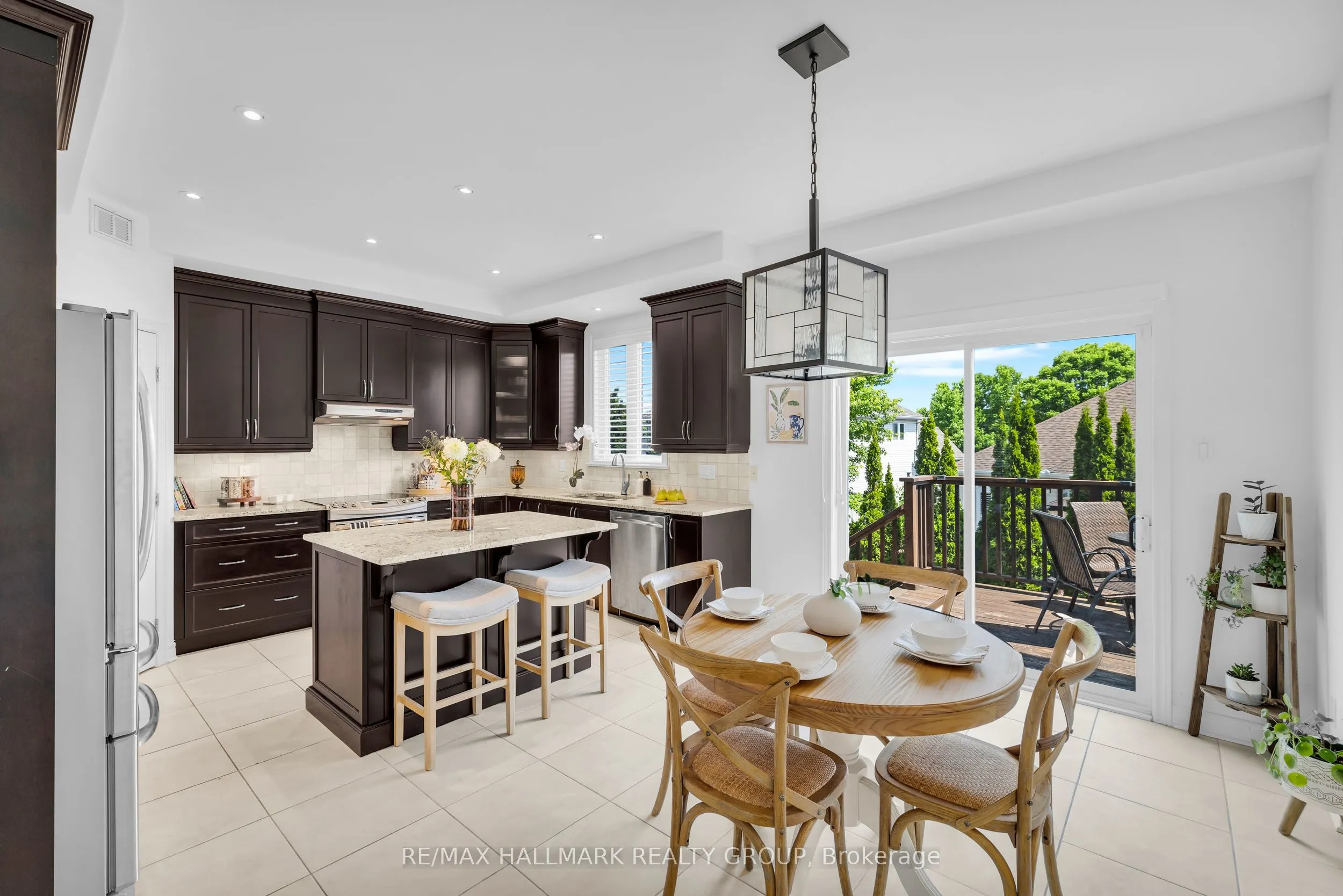 451 LANDSWOOD Way