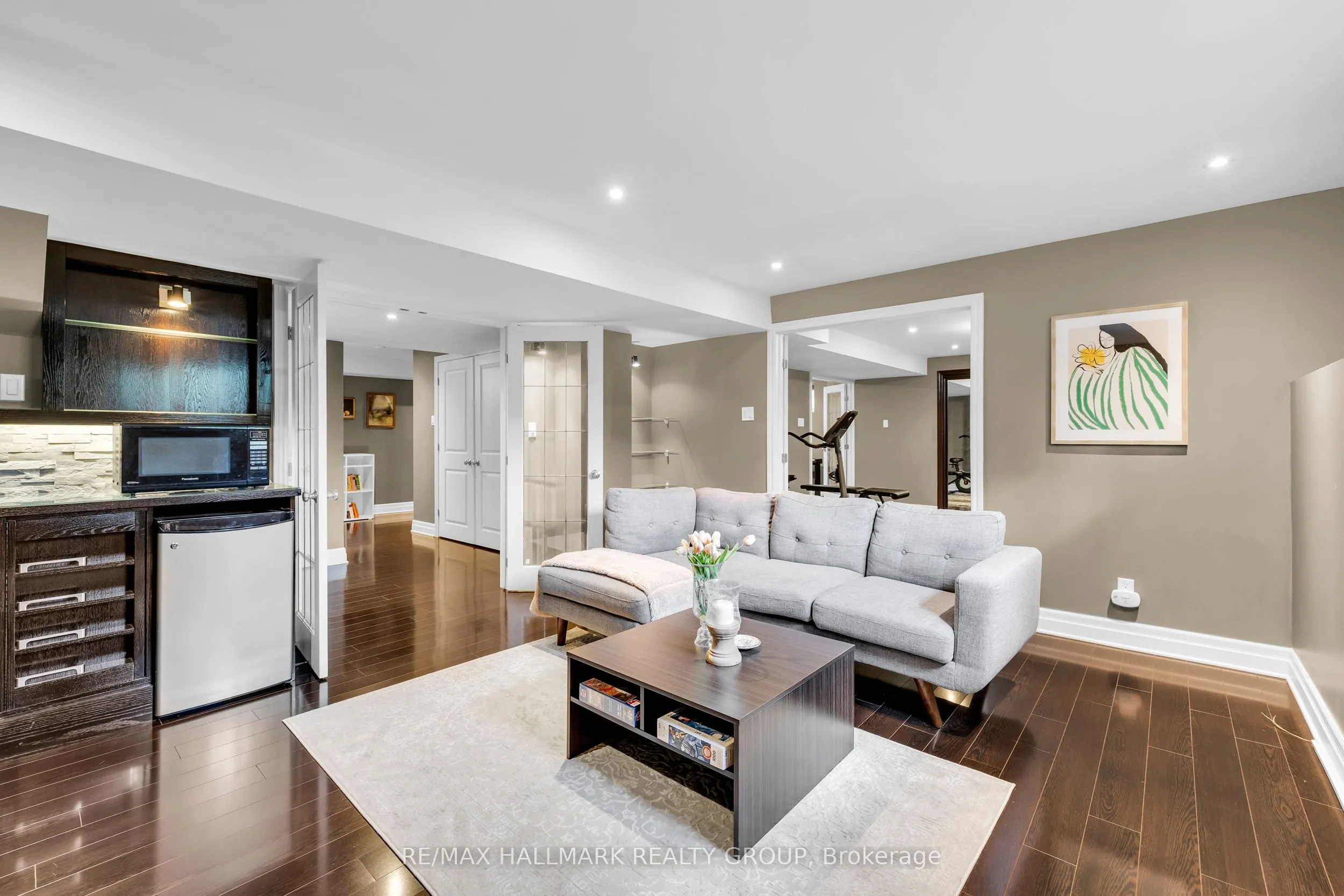 451 LANDSWOOD Way