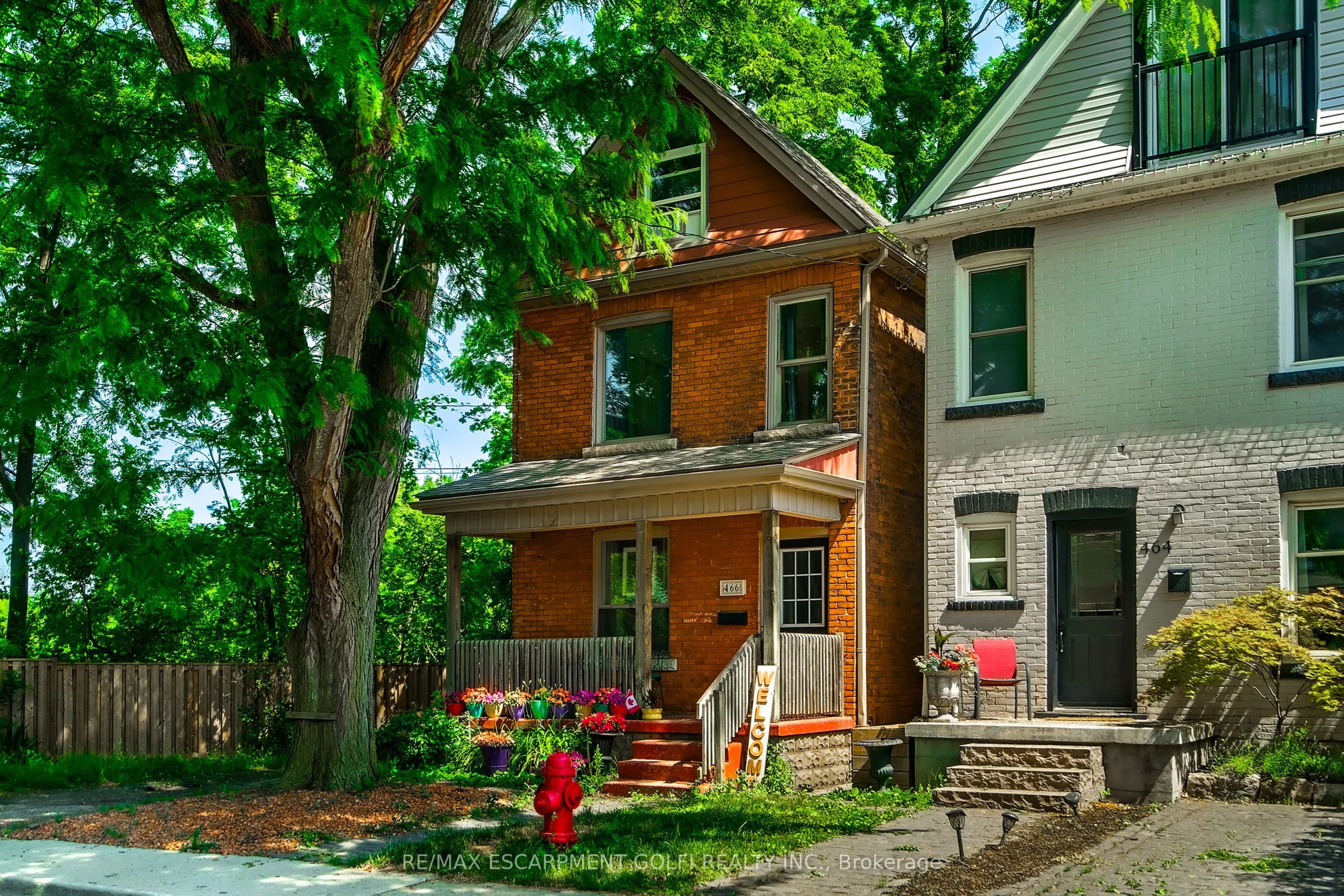 466 Charlton Avenue W