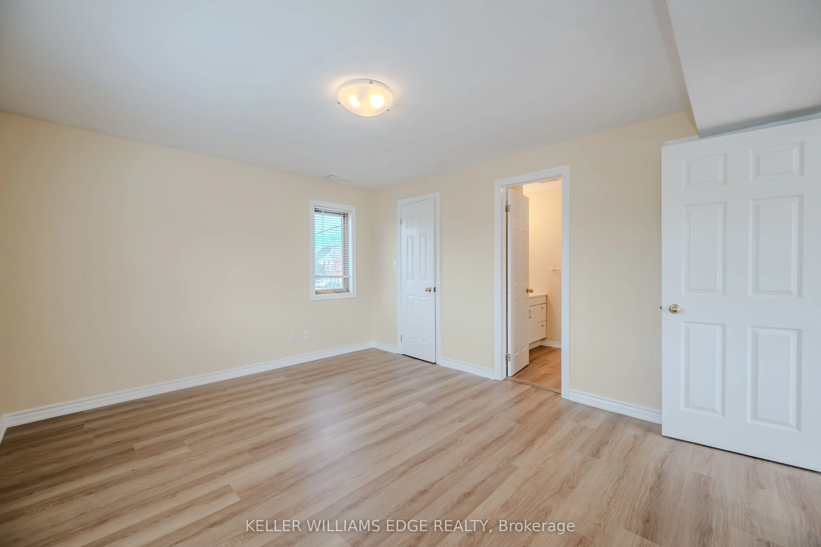 22 Mill Street S