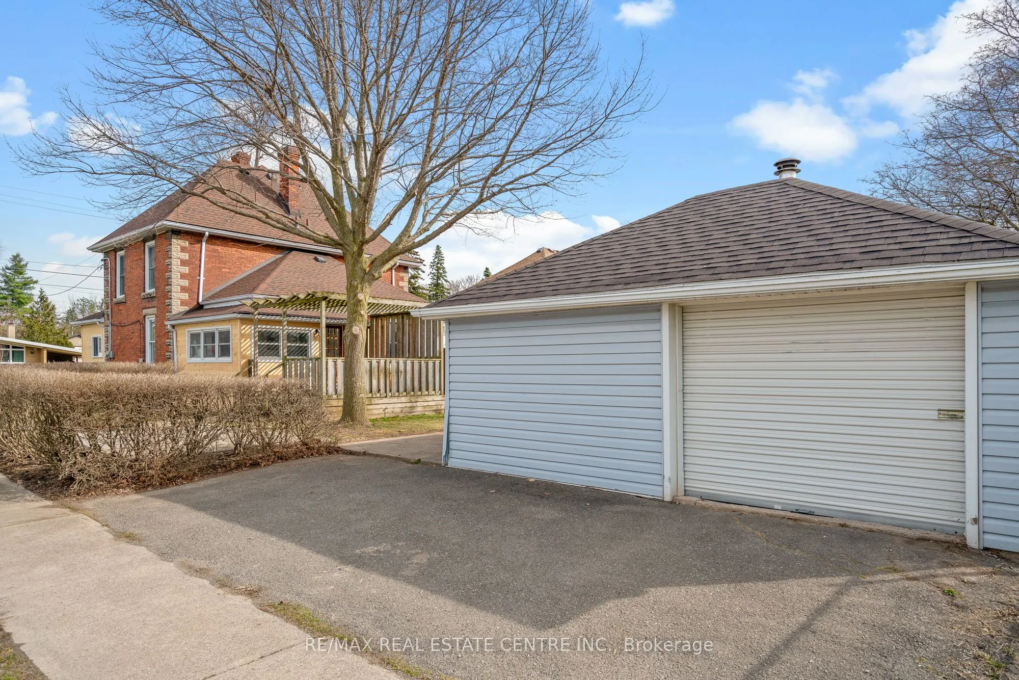 318 Clarence Street
