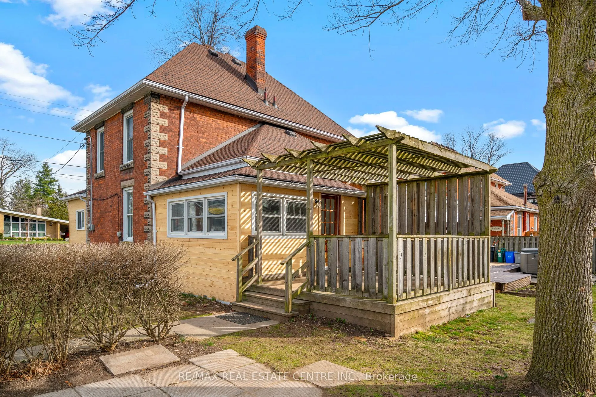 318 Clarence Street