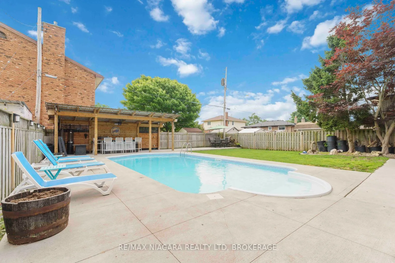 48 Michael Drive S