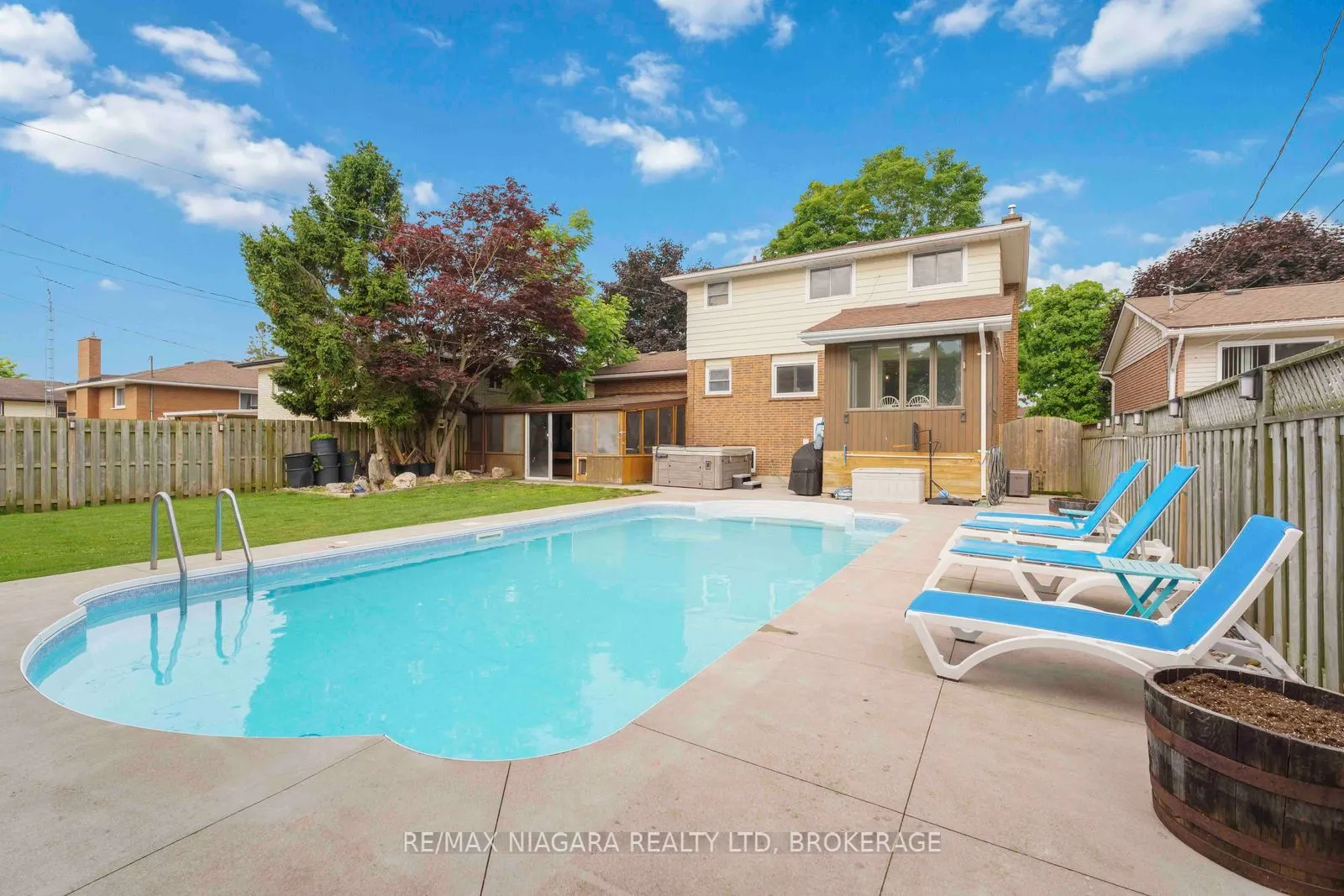 48 Michael Drive S
