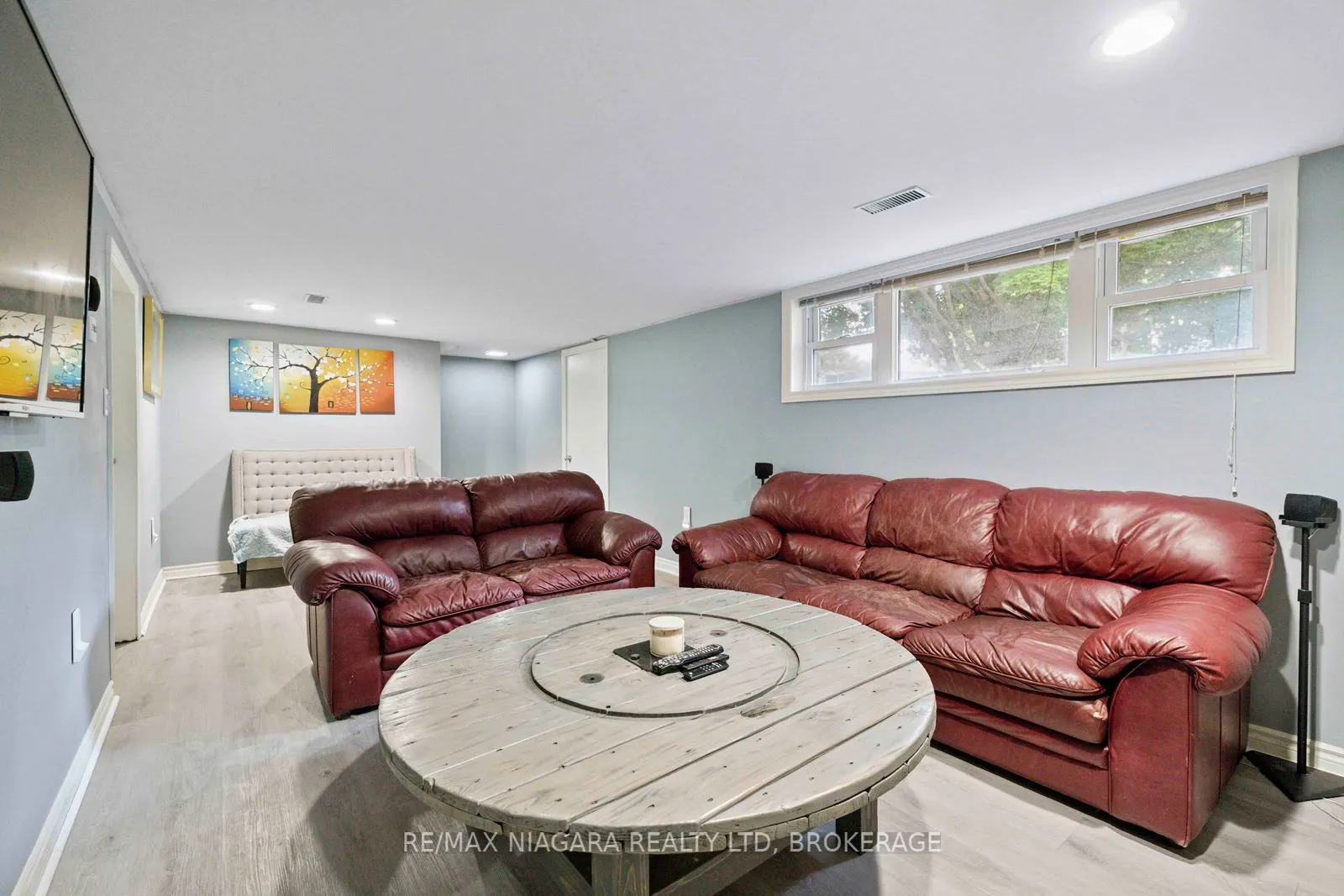 48 Michael Drive S