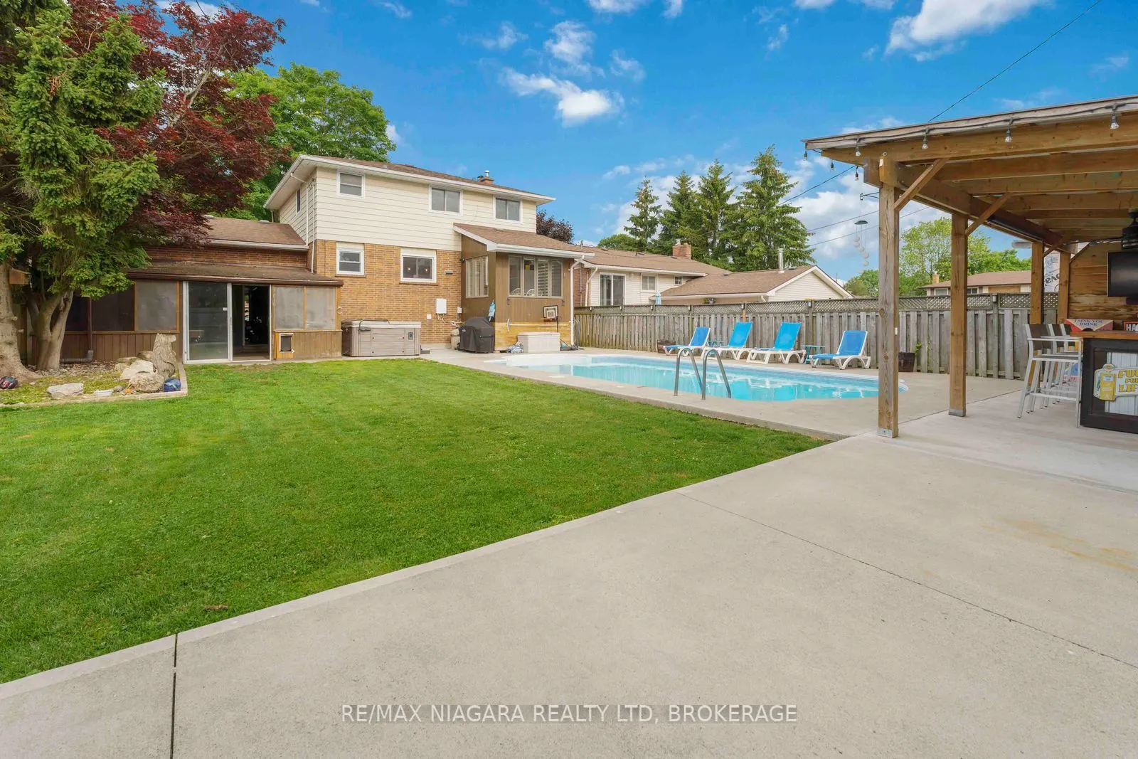48 Michael Drive S