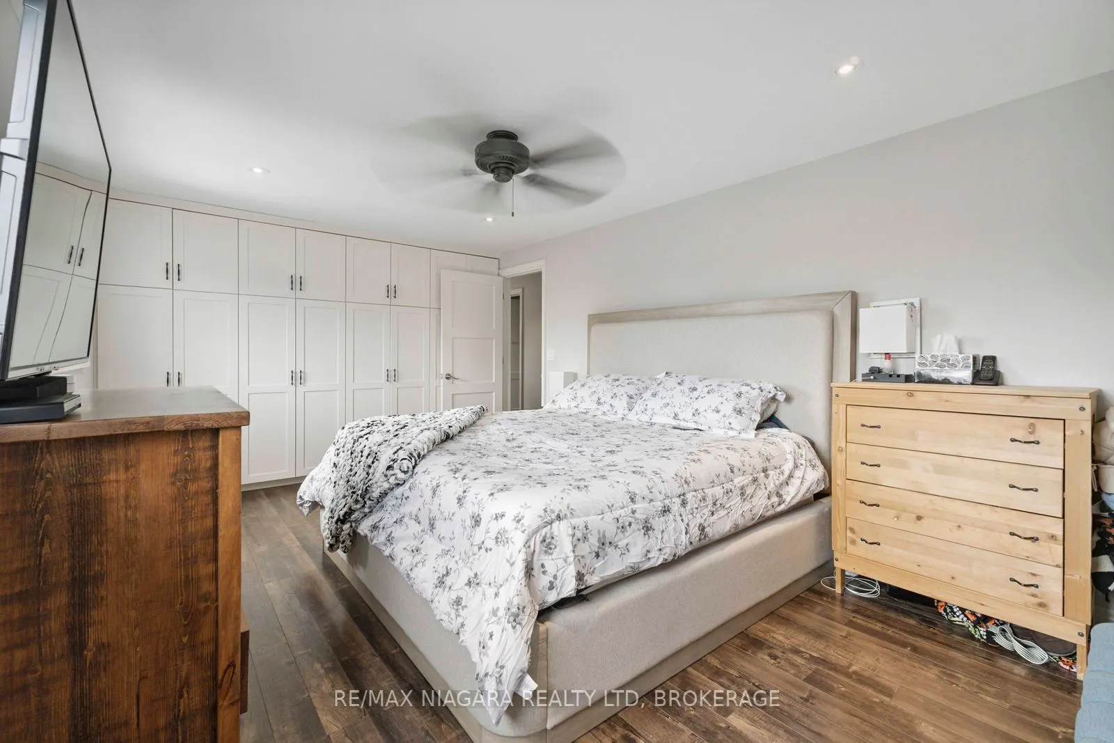 48 Michael Drive S