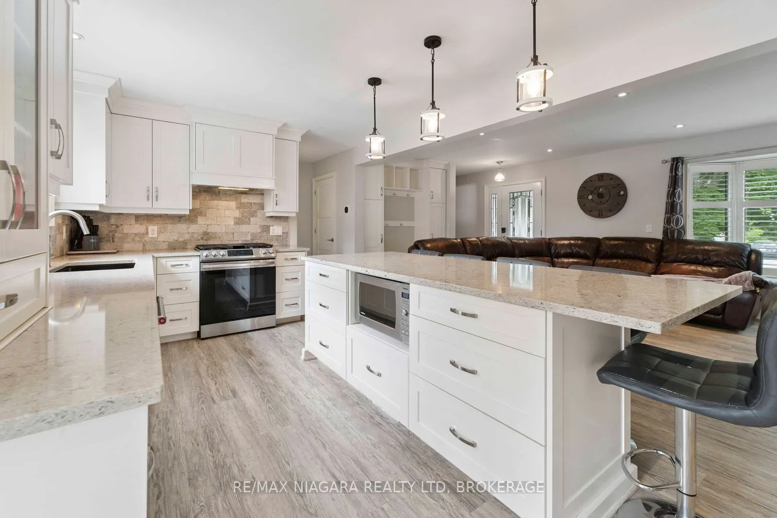 48 Michael Drive S