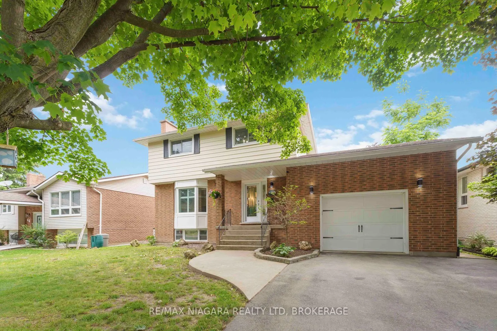 48 Michael Drive S