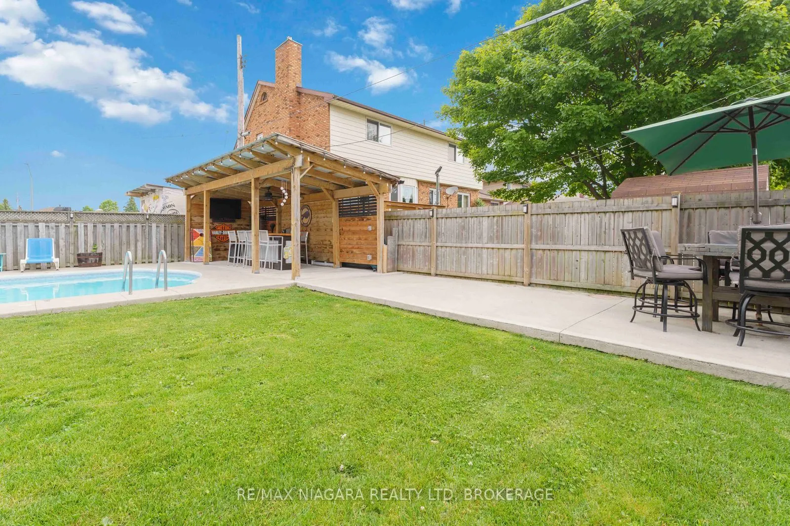 48 Michael Drive S