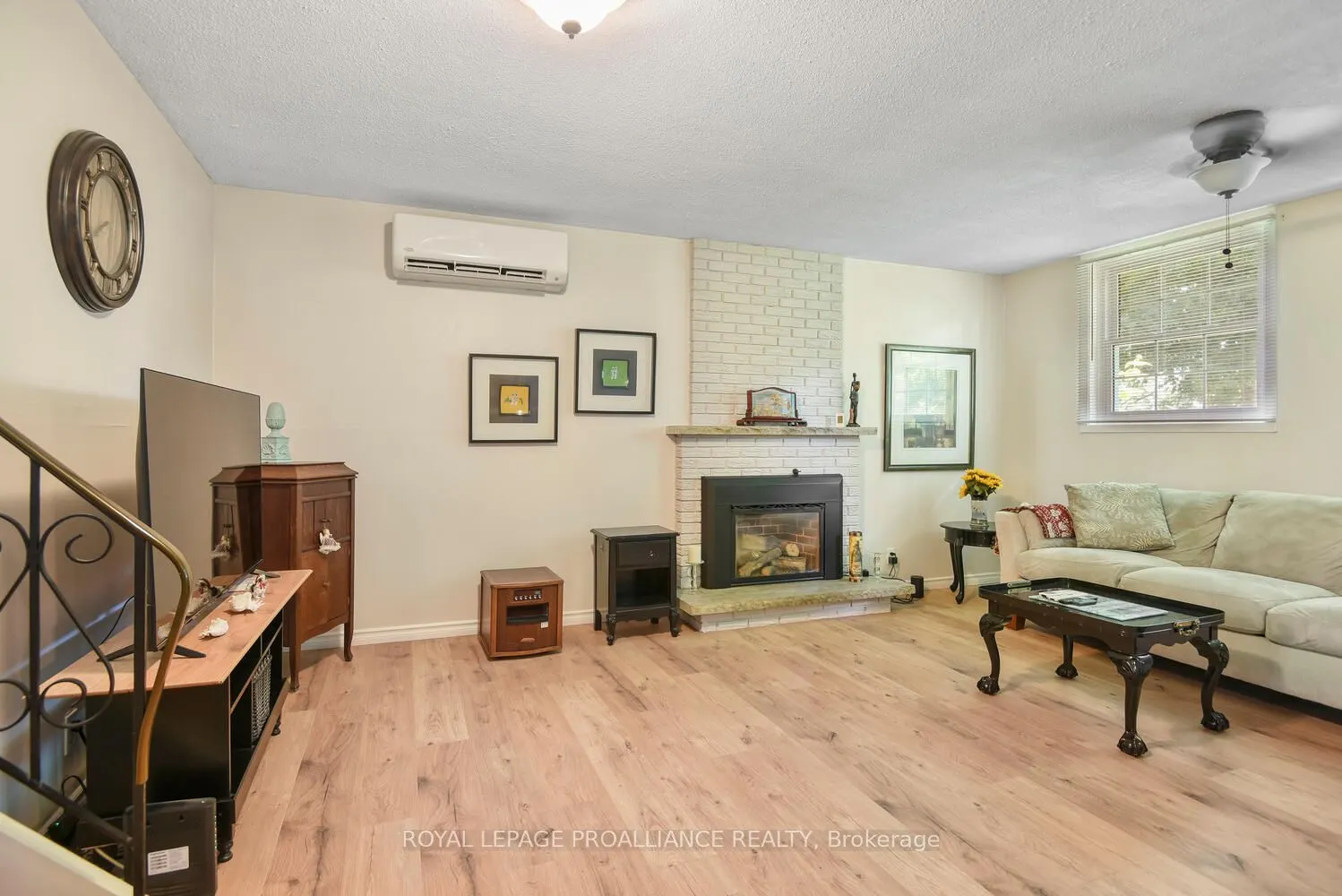 342 Abbott Street W