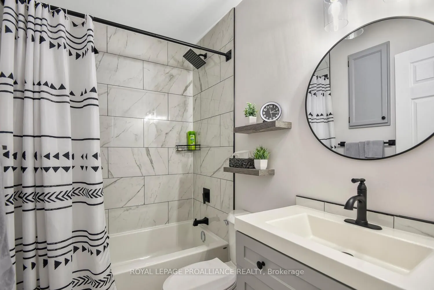 342 Abbott Street W