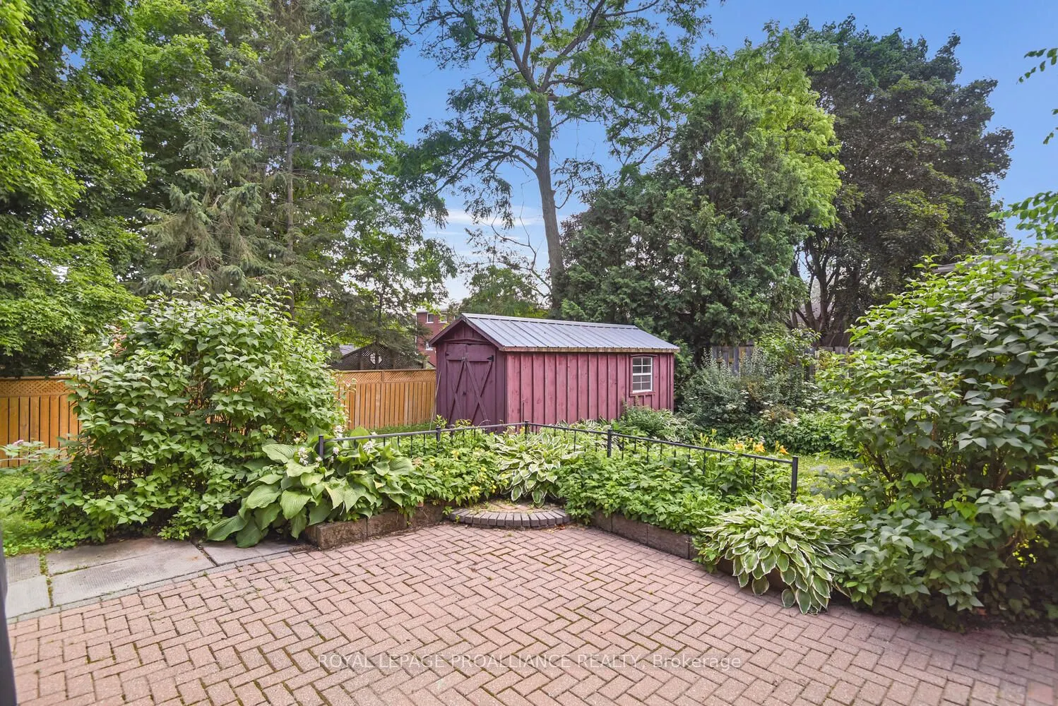 342 Abbott Street W