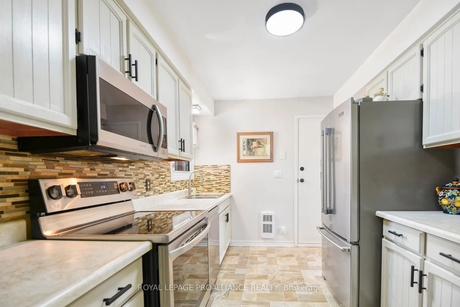 342 Abbott Street W