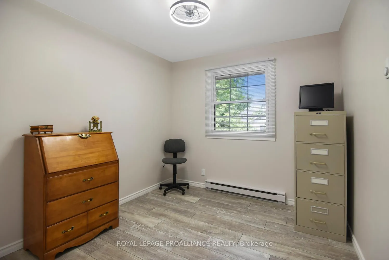 342 Abbott Street W