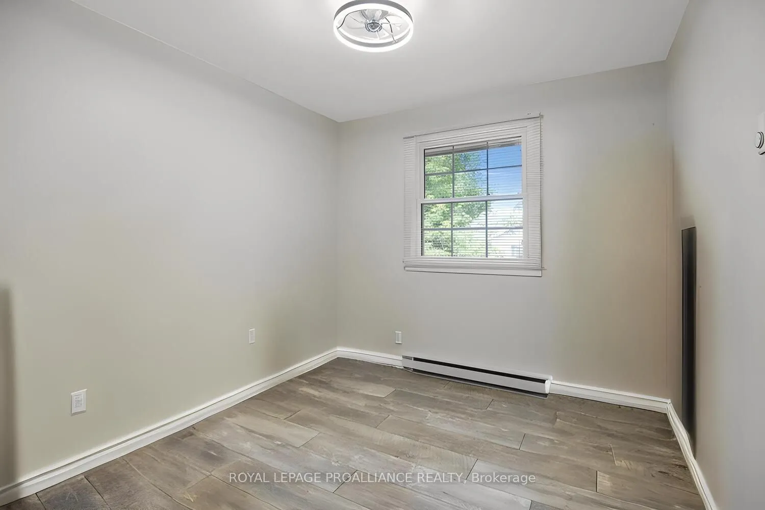 342 Abbott Street W