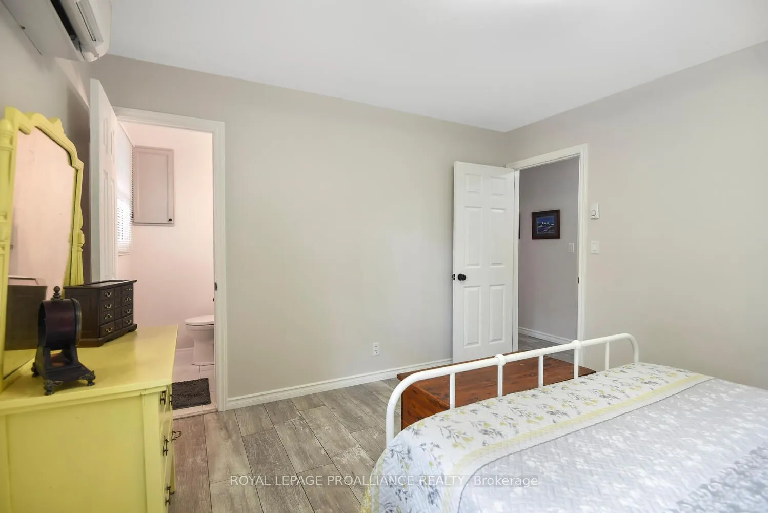 342 Abbott Street W