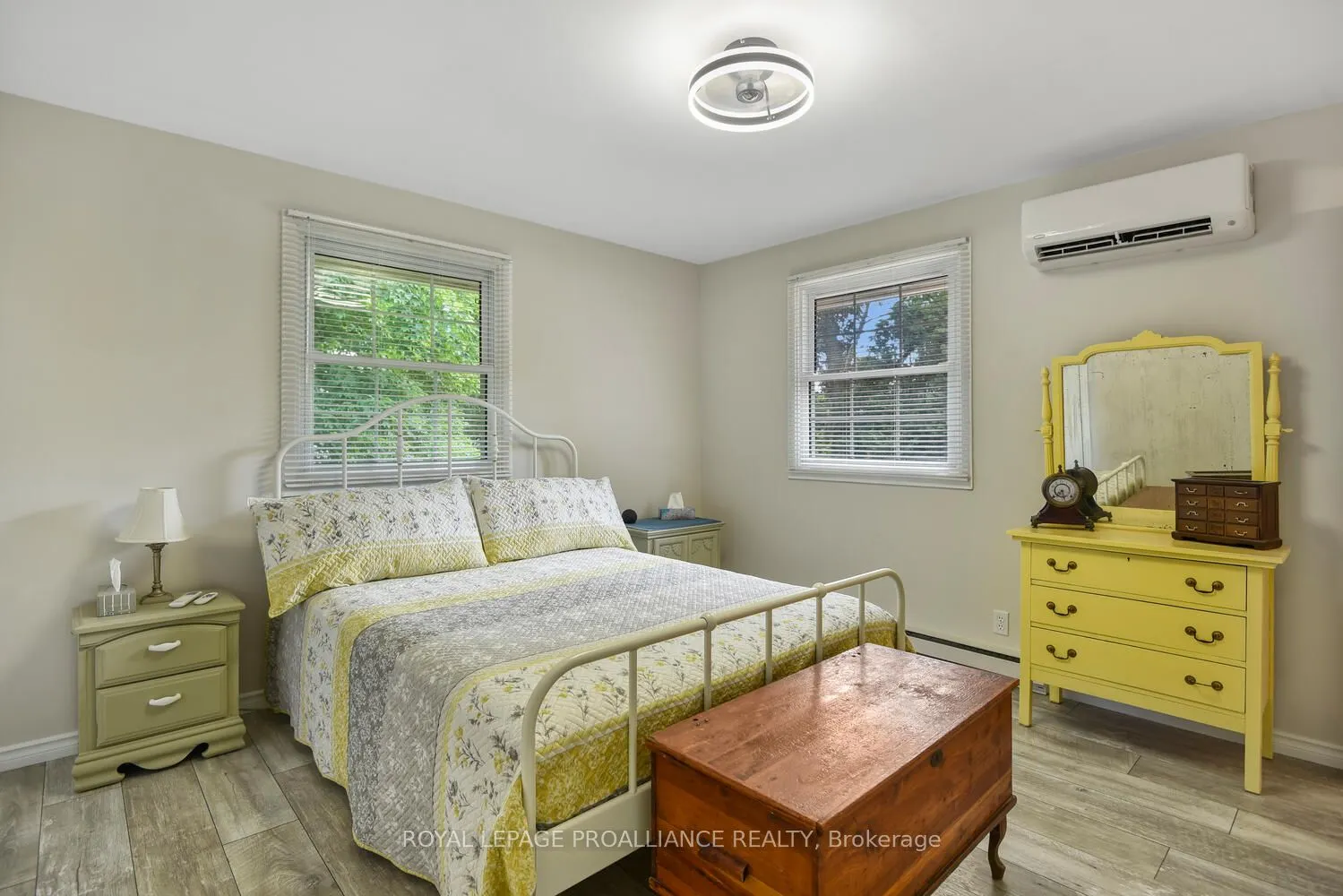 342 Abbott Street W