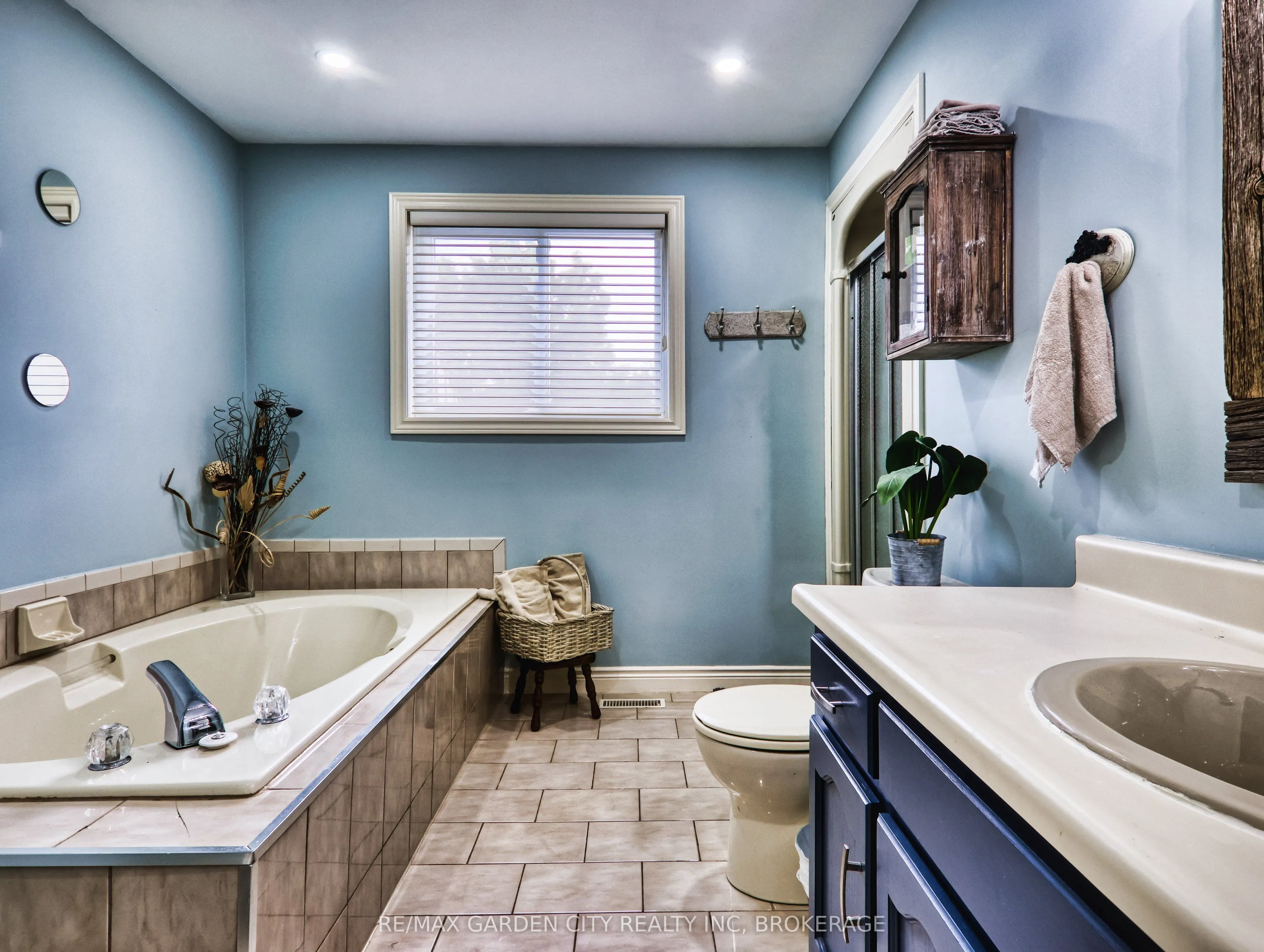 25 Sumner Crescent