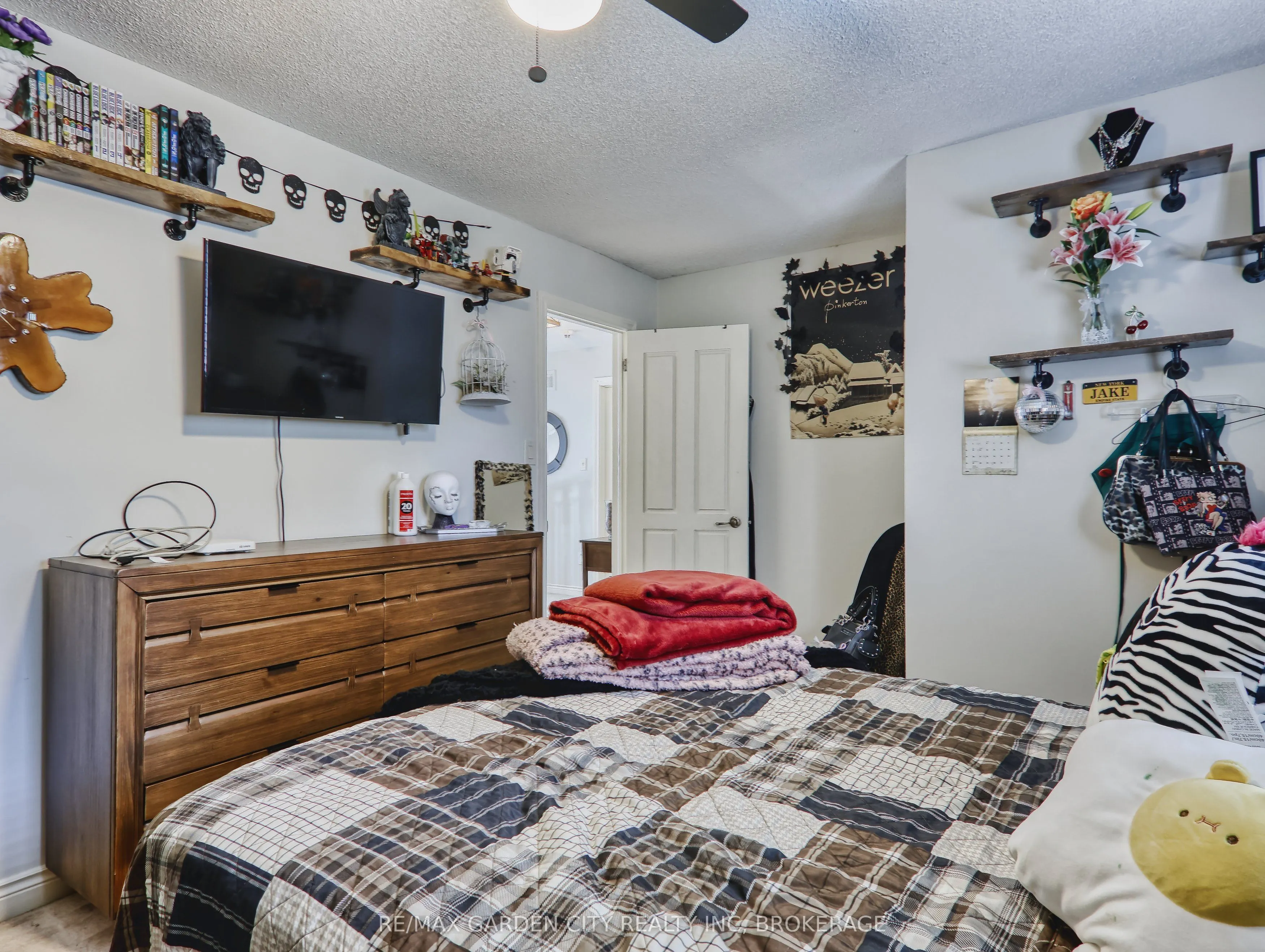 25 Sumner Crescent