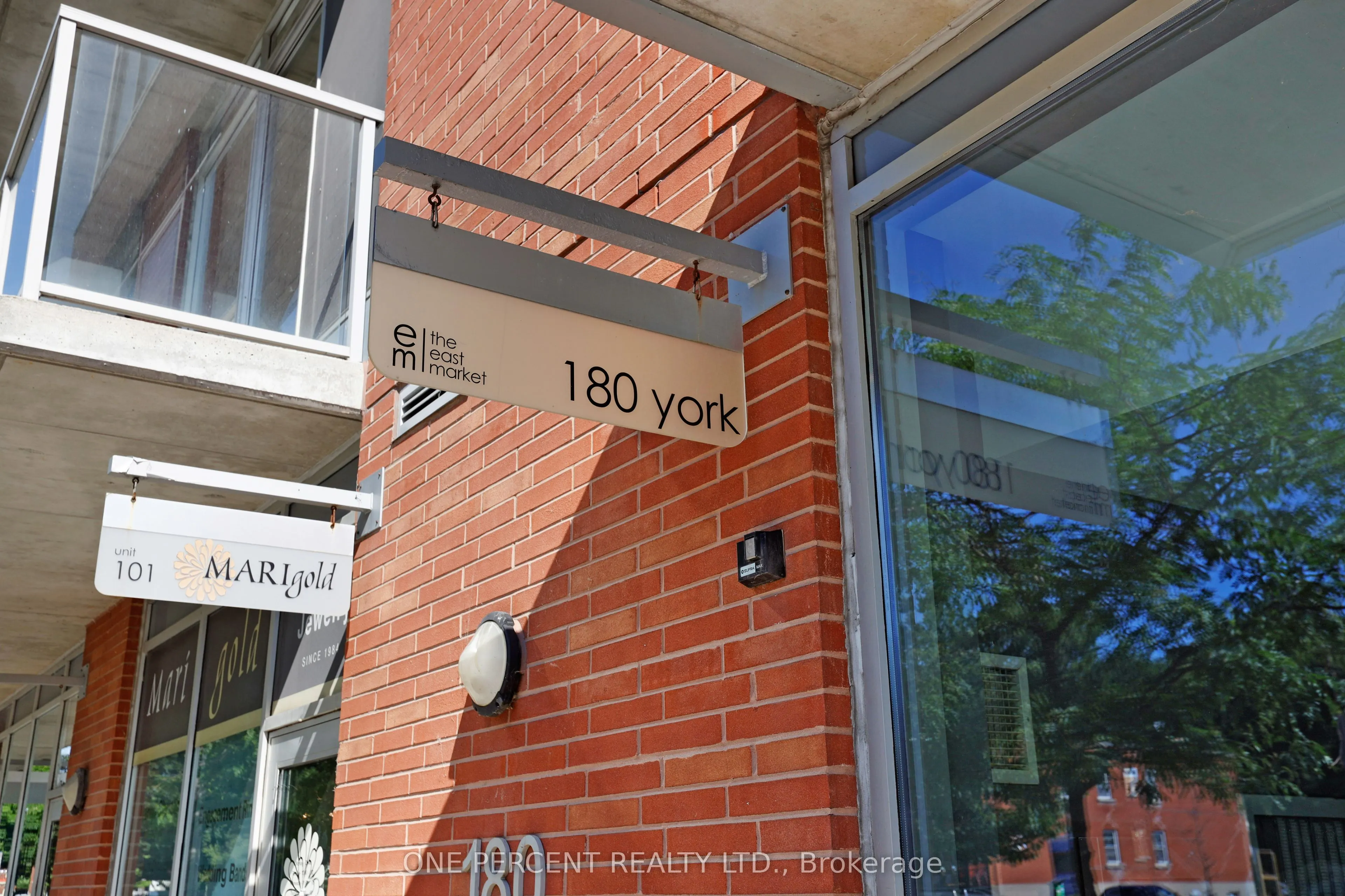 180 York Street, #904