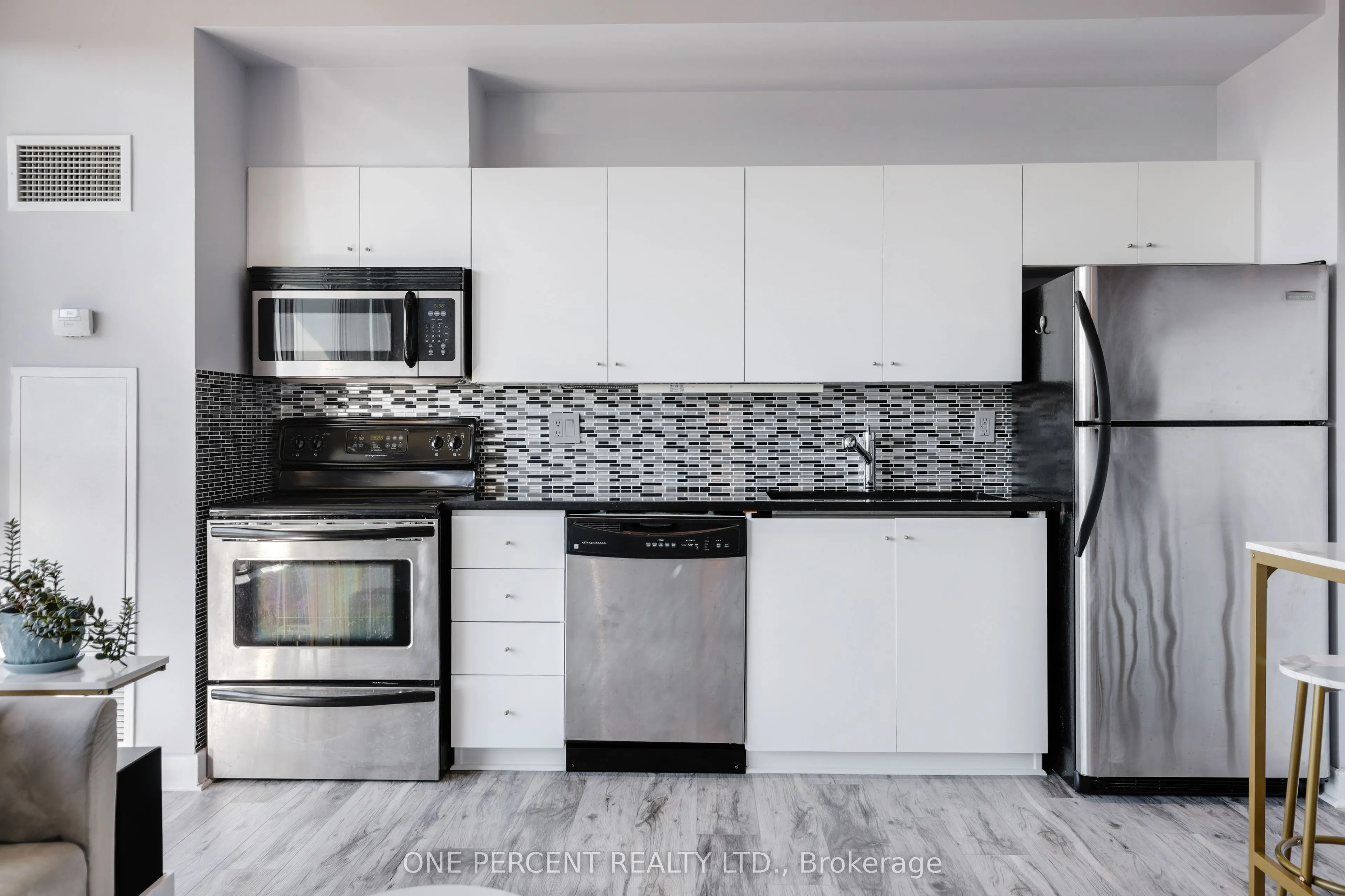 180 York Street, #904