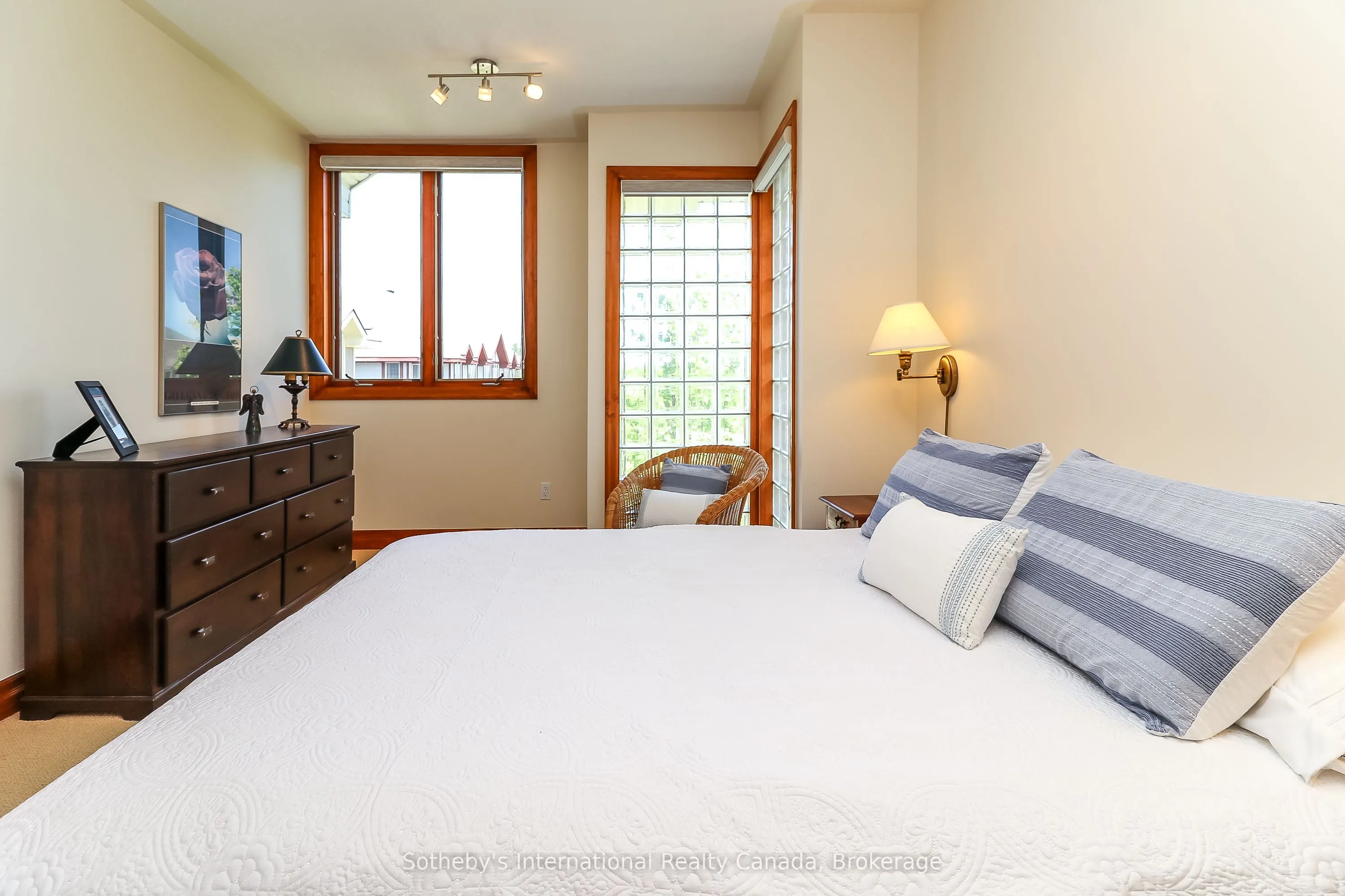 224 Blueski George Crescent, #16