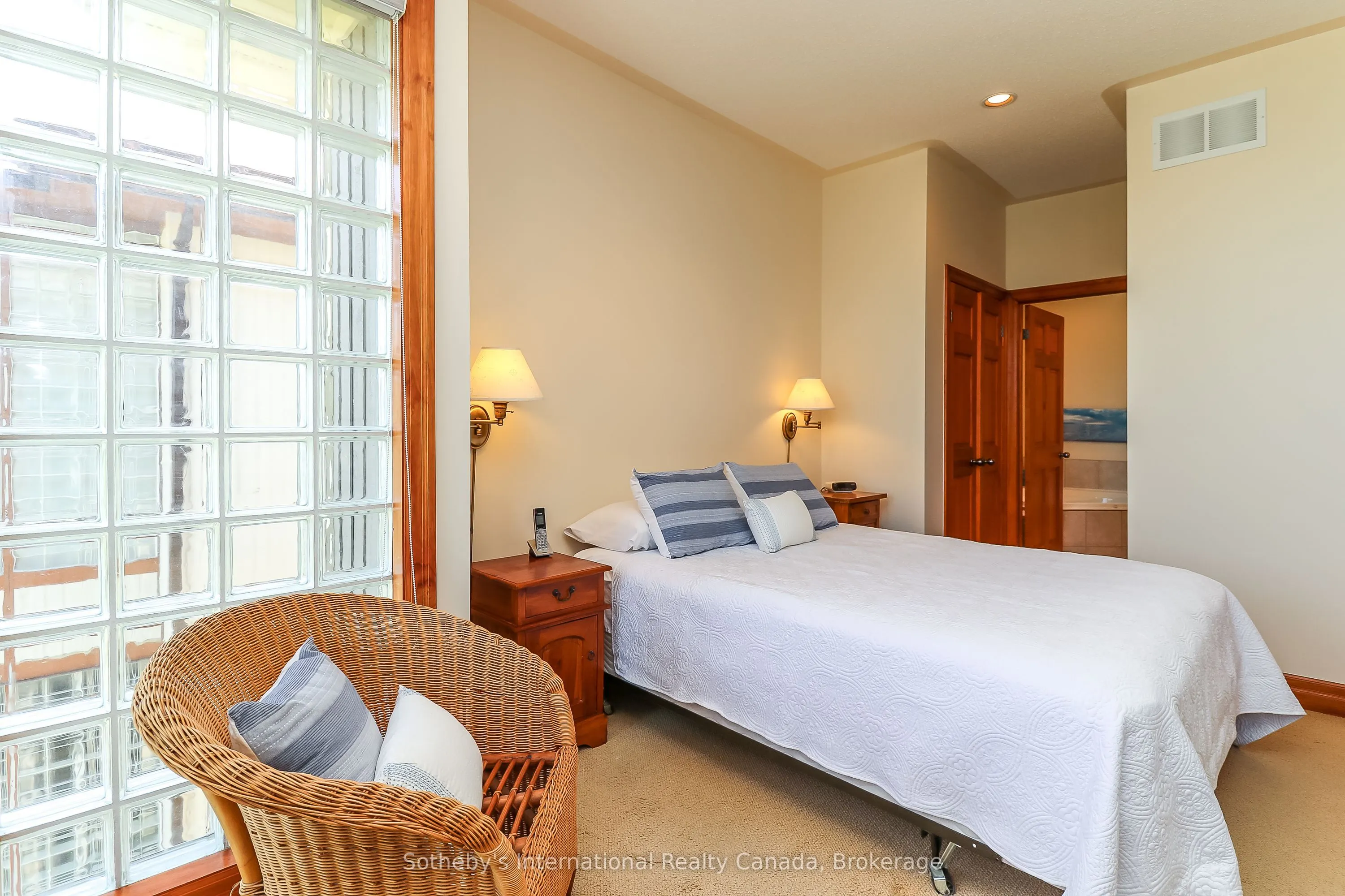 224 Blueski George Crescent, #16