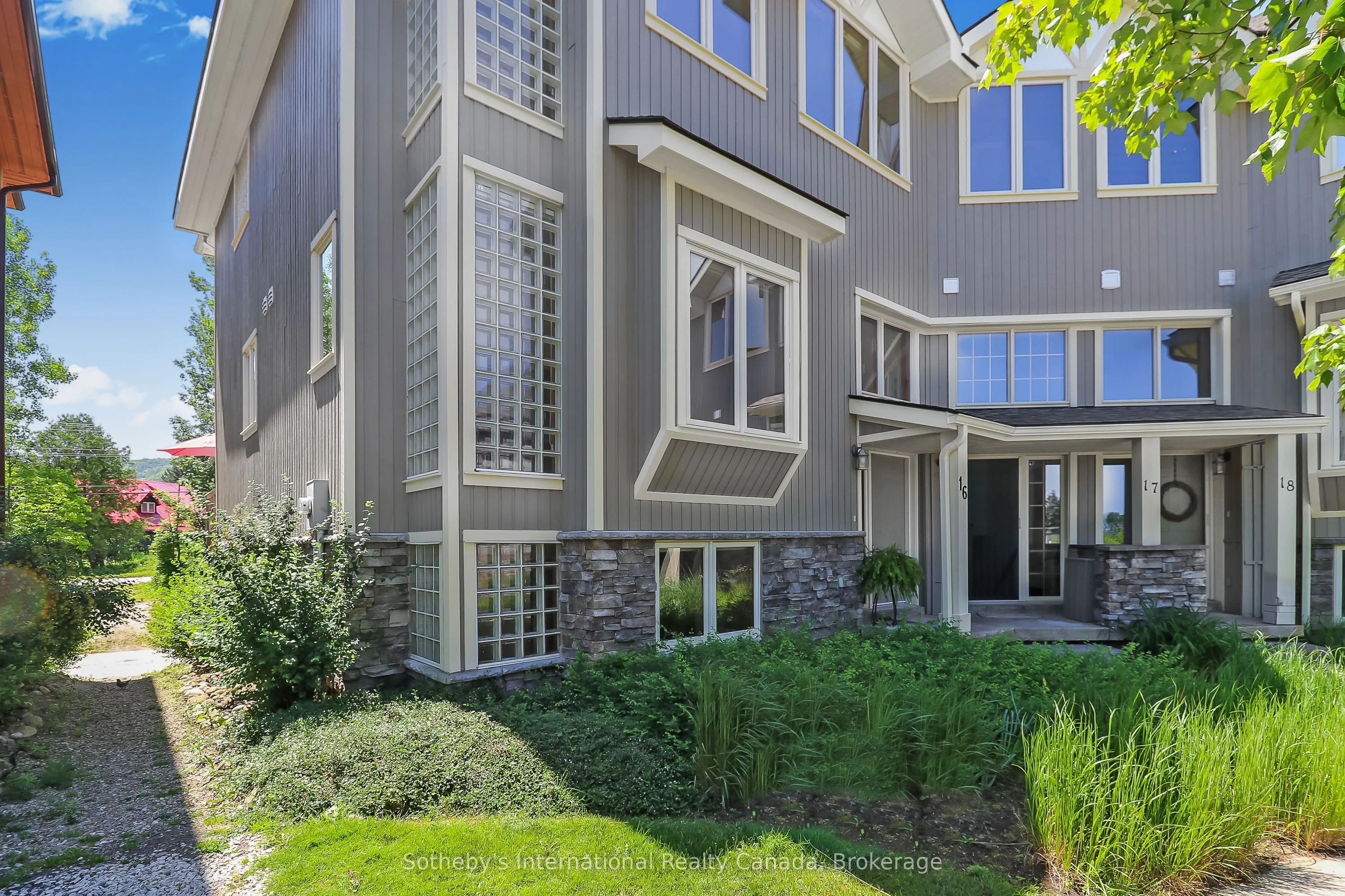 224 Blueski George Crescent, #16