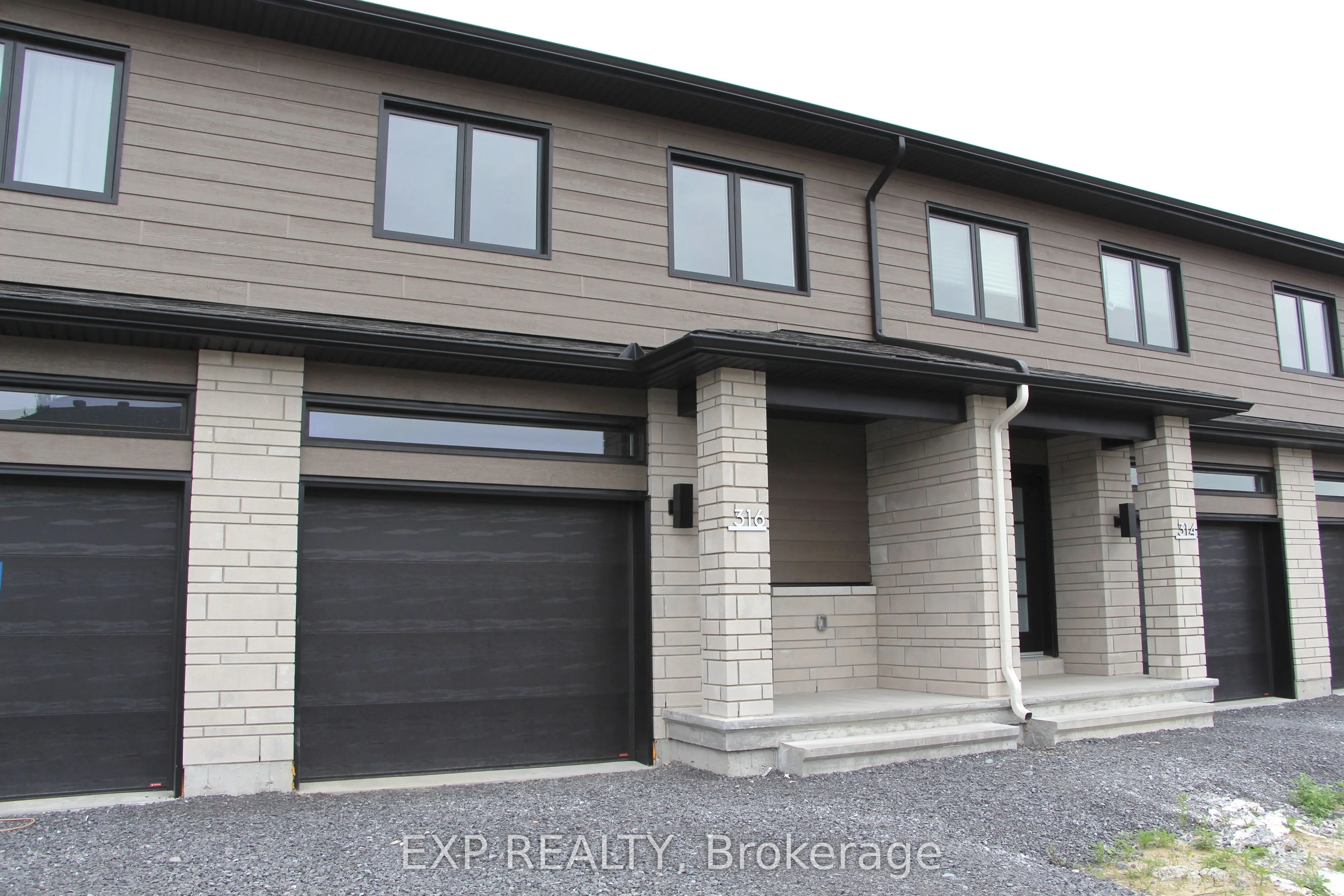 316 HAZEL Crescent
