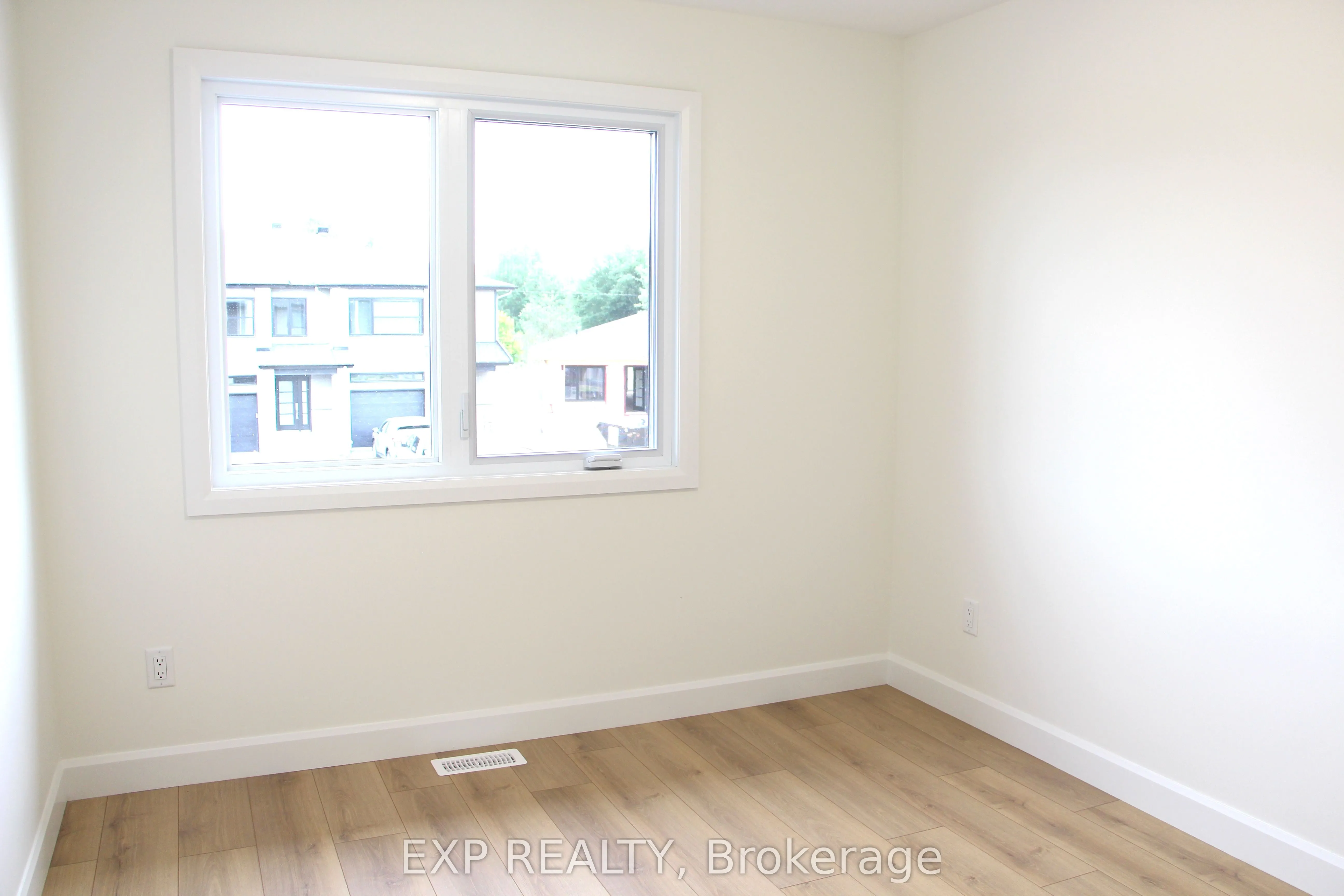 316 HAZEL Crescent