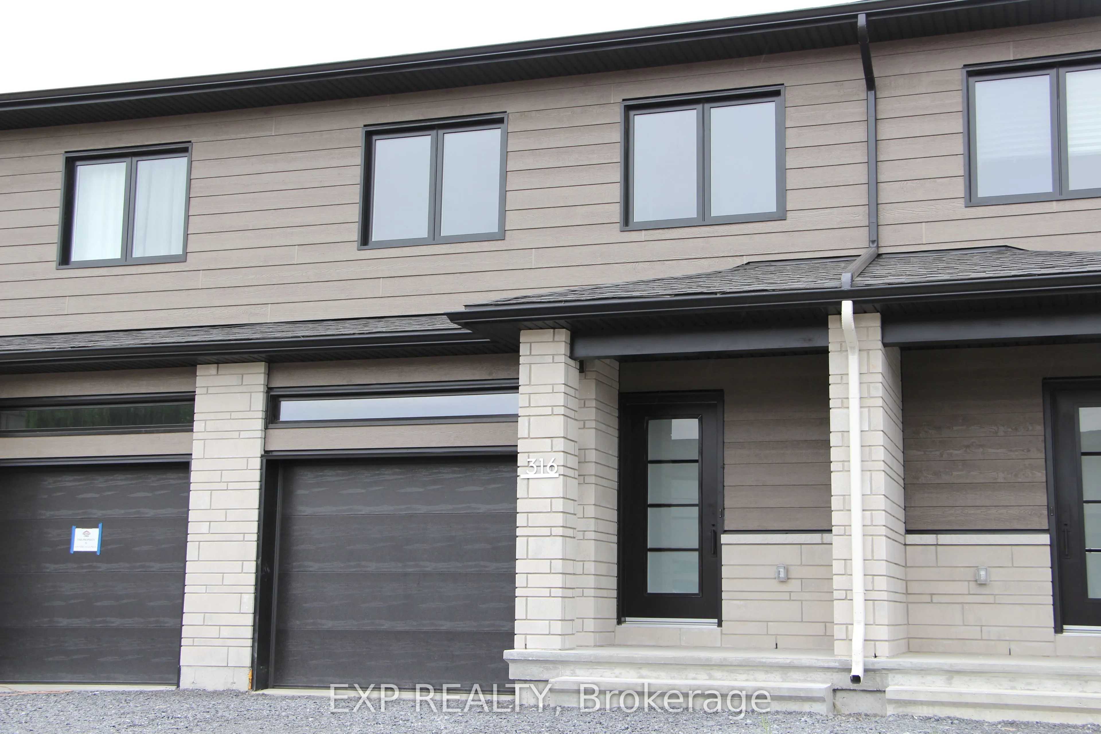 316 HAZEL Crescent