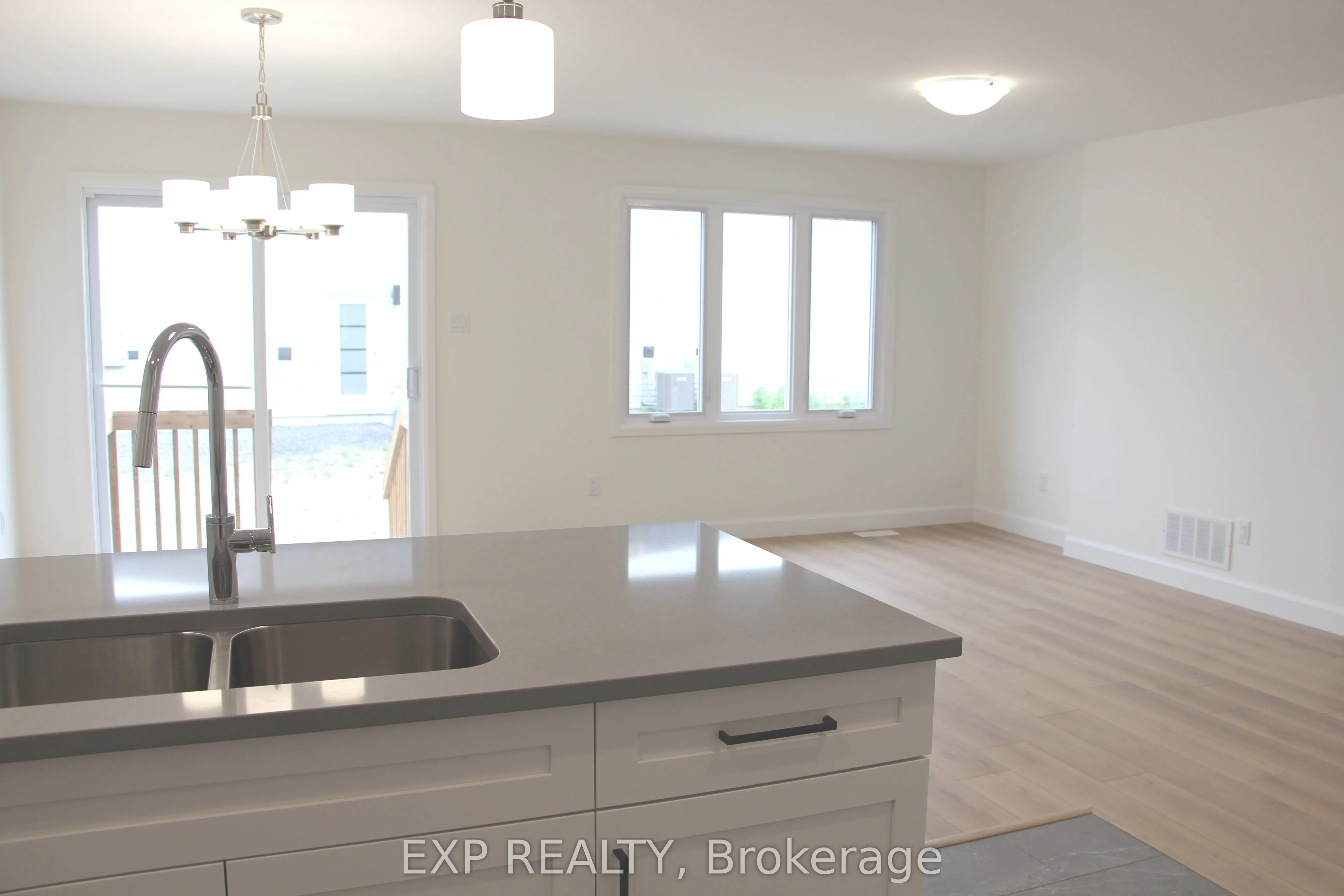 316 HAZEL Crescent