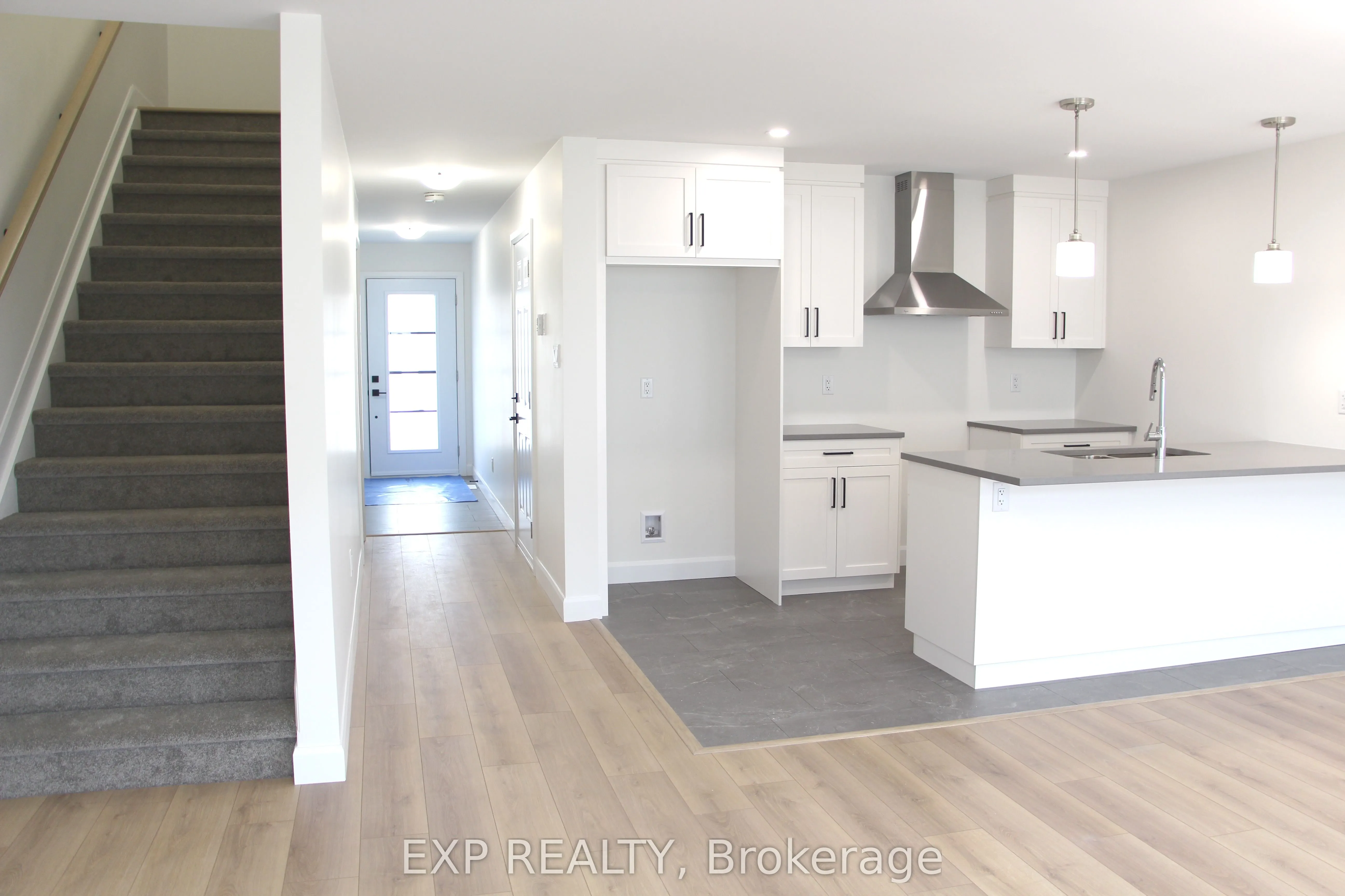 316 HAZEL Crescent