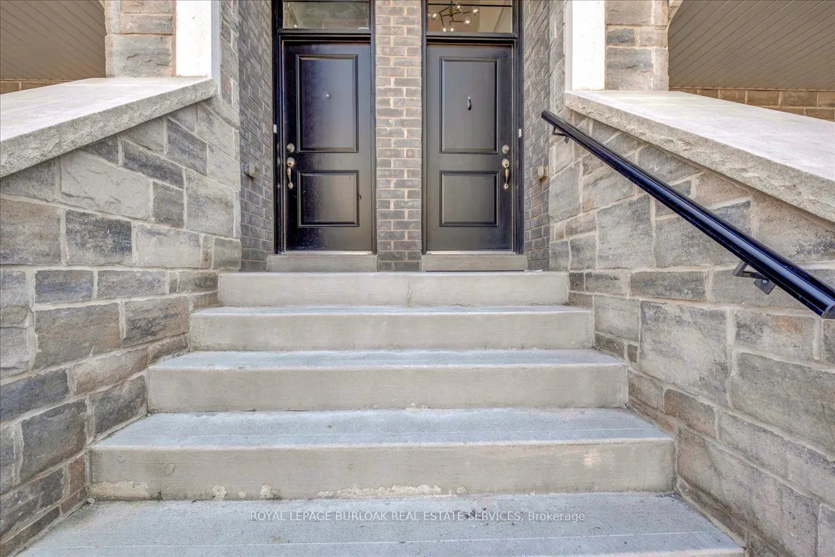 383 Dundas Street E, #26