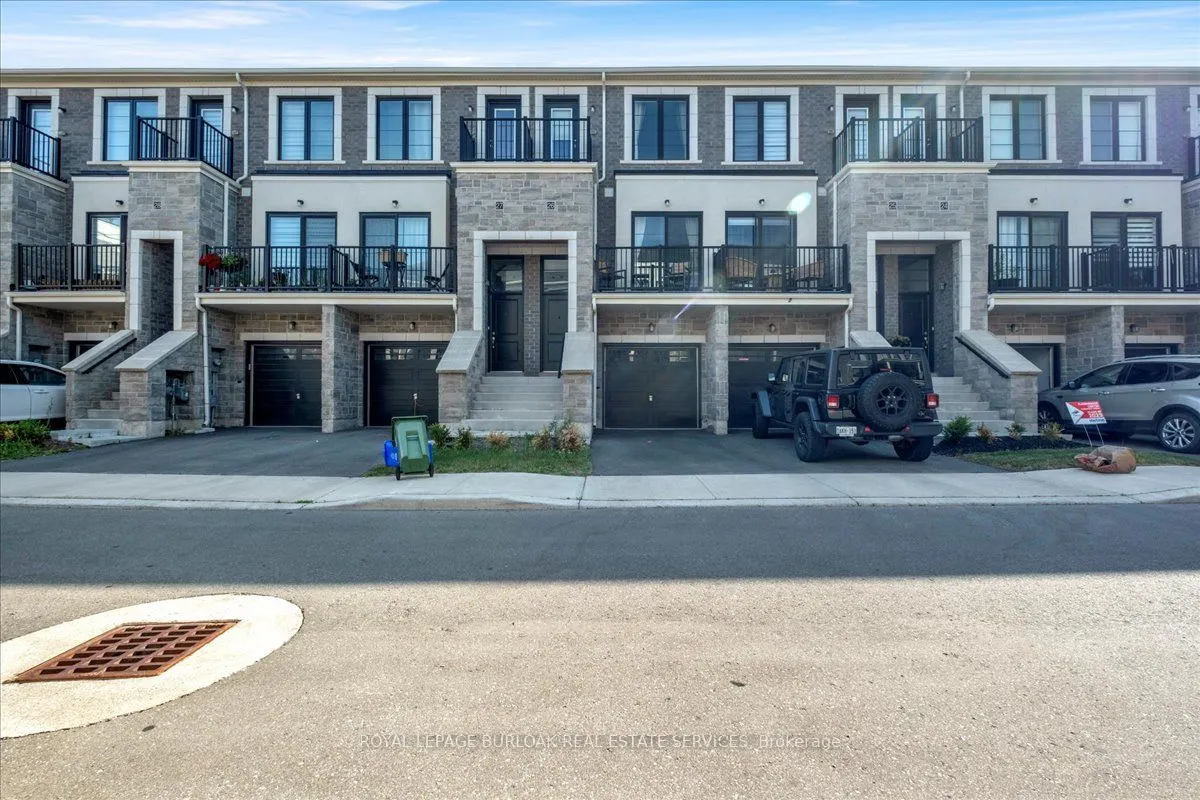 383 Dundas Street E, #26