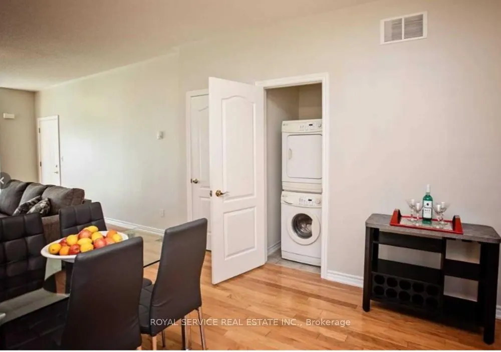 300 D'arcy Street, #201