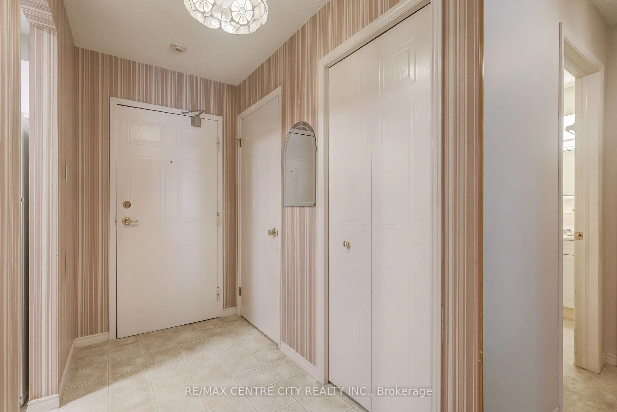 440 Wellington Street, #118