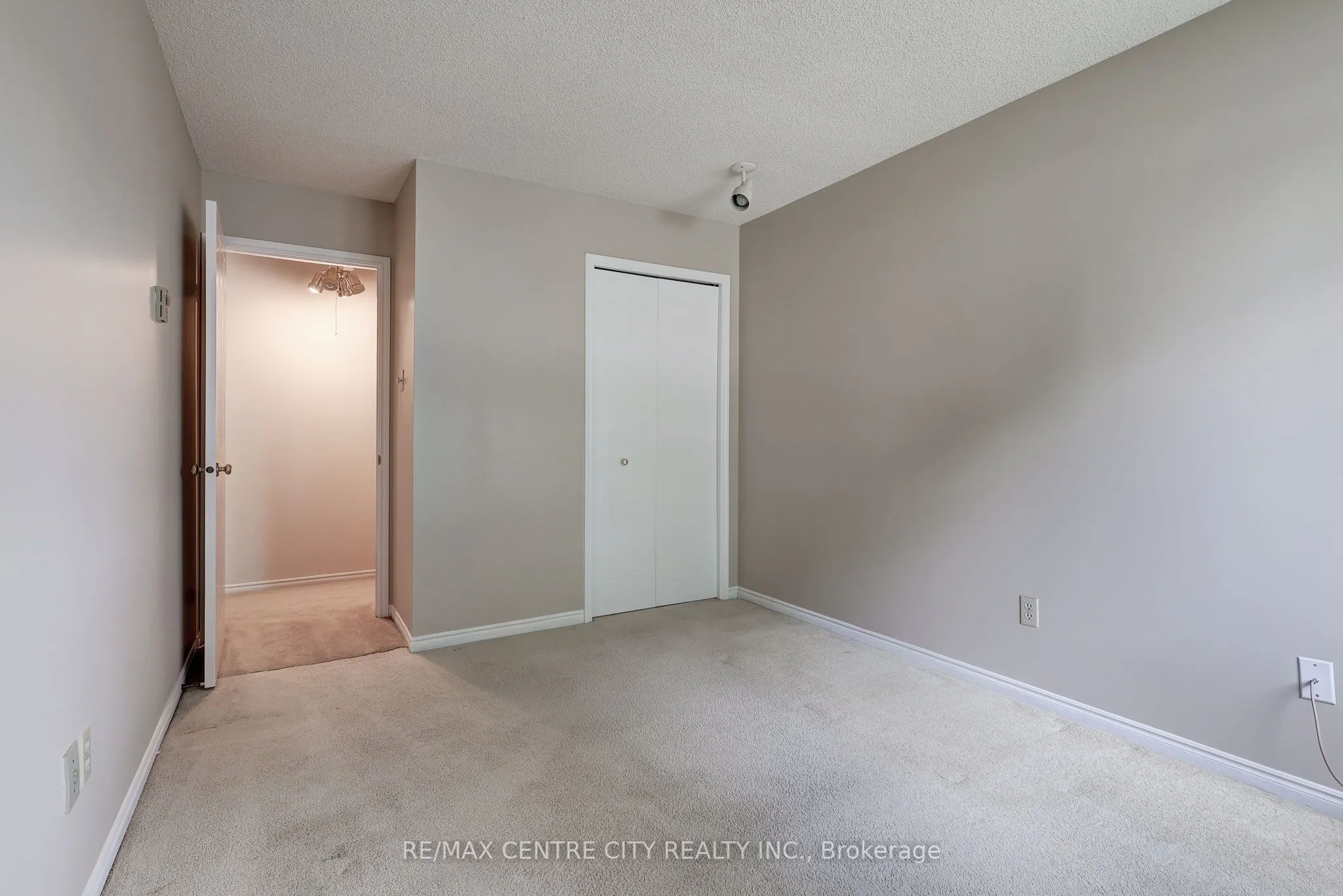 440 Wellington Street, #118