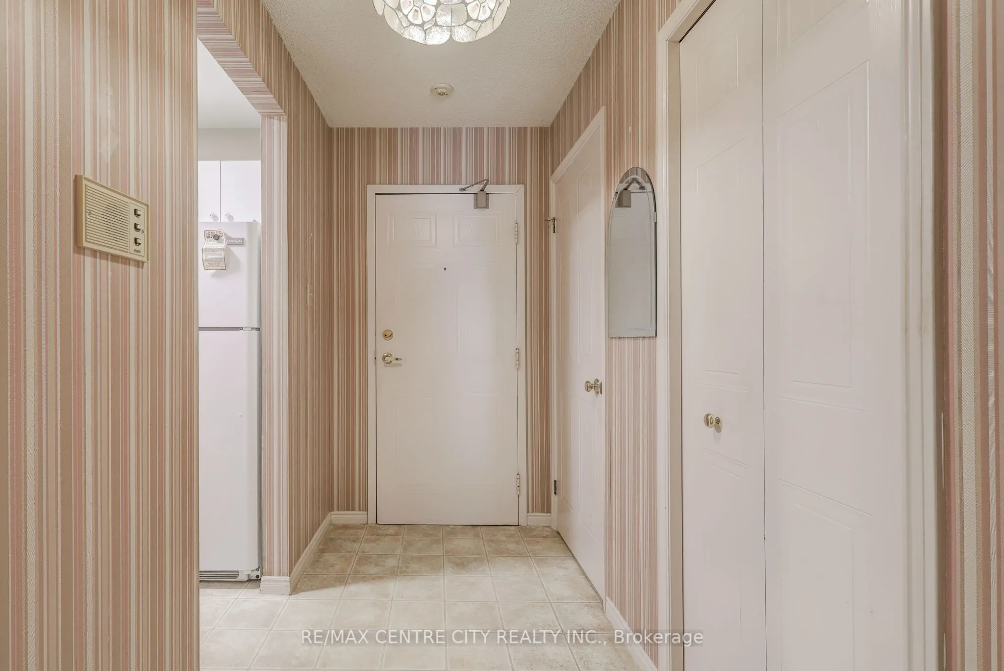 440 Wellington Street, #118