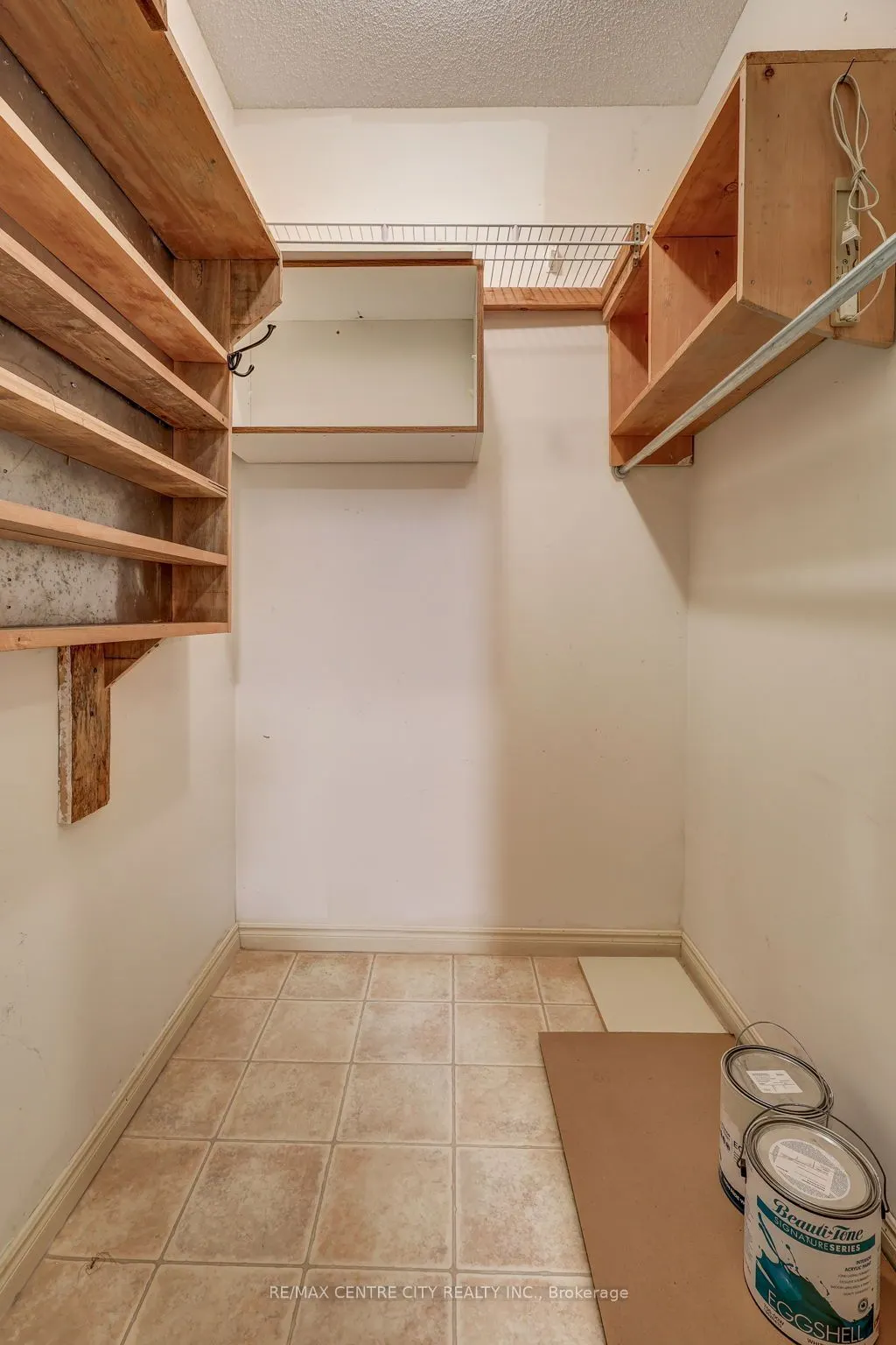 440 Wellington Street, #118