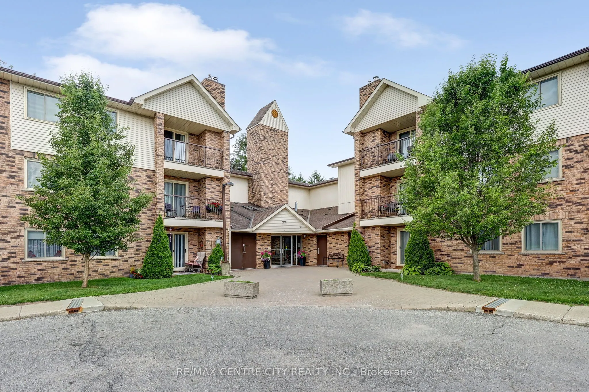 440 Wellington Street, #118