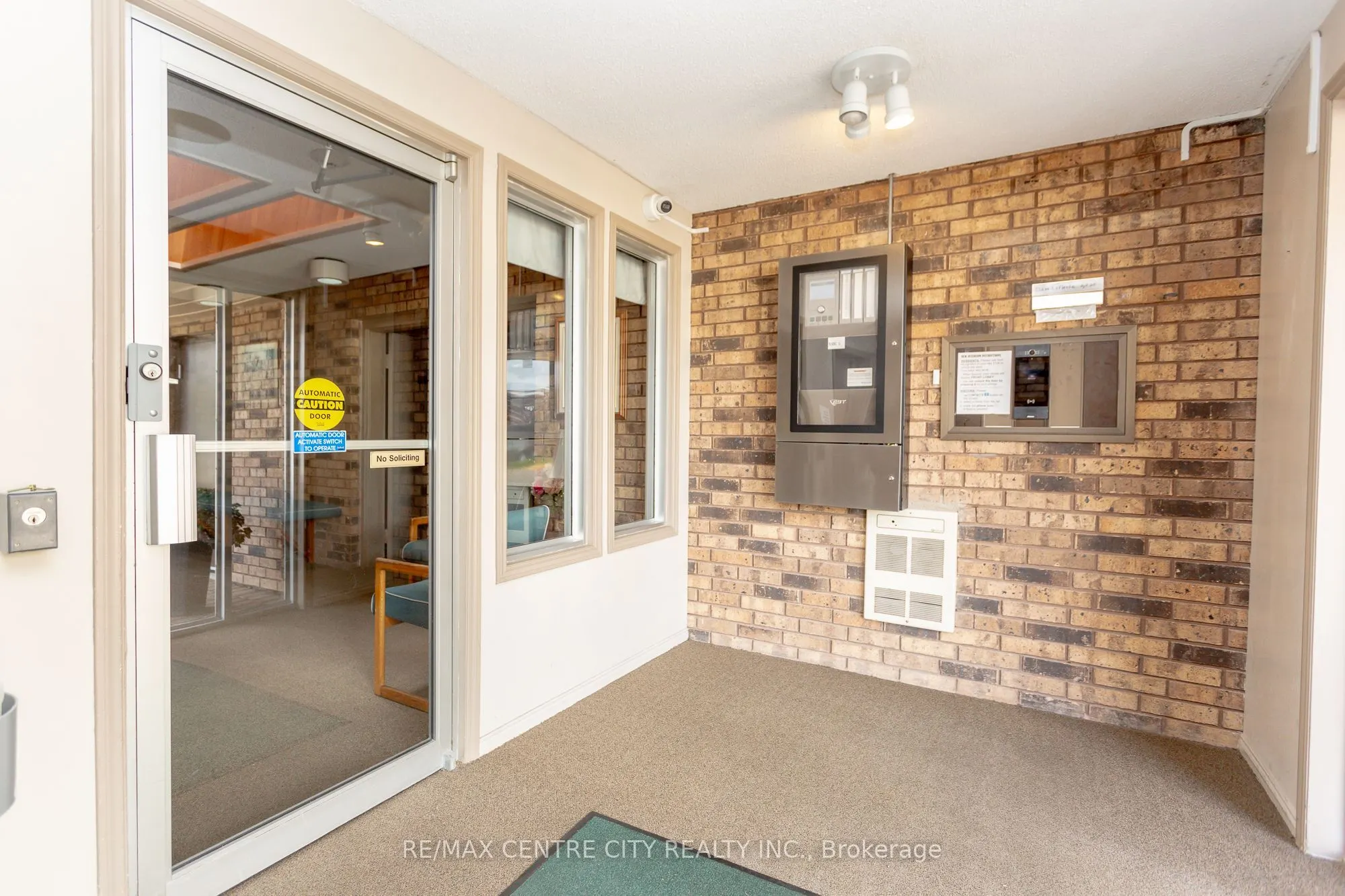 440 Wellington Street, #118
