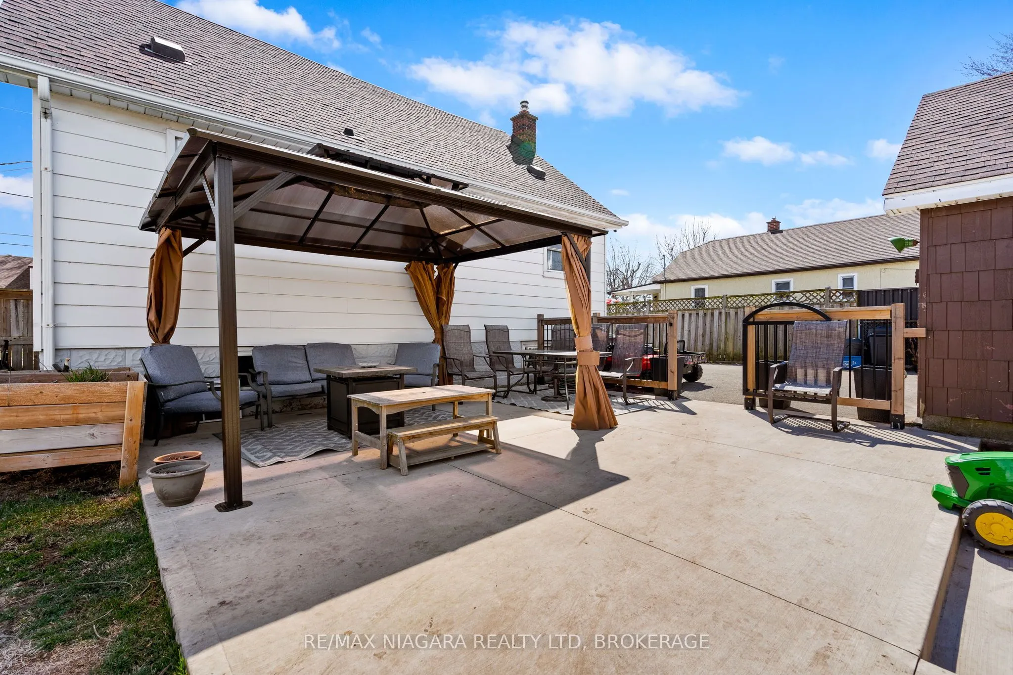 201 Knoll Street
