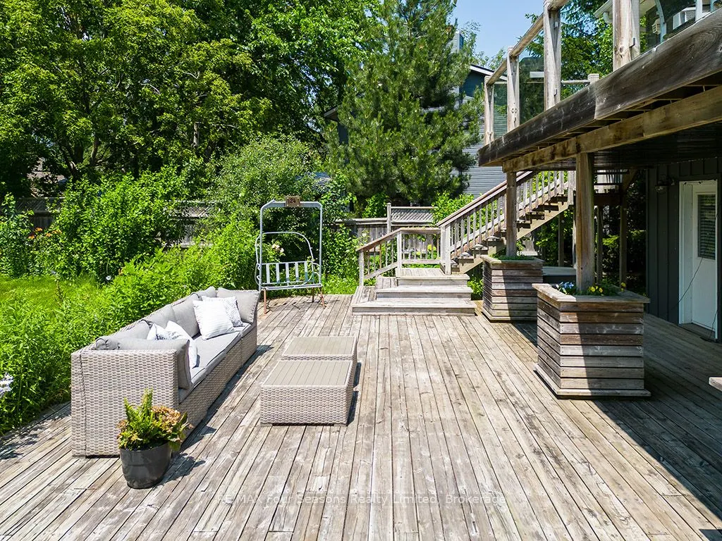 104 LAURIE'S Court