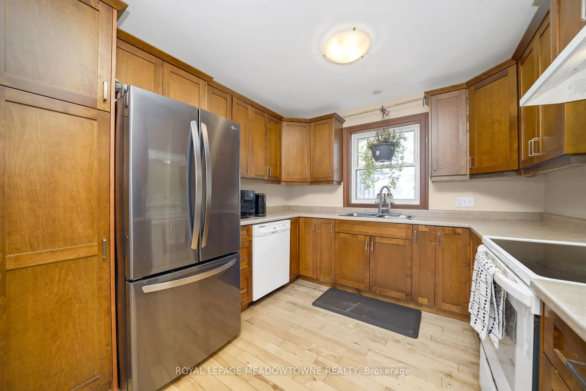 9341 Sideroad 9